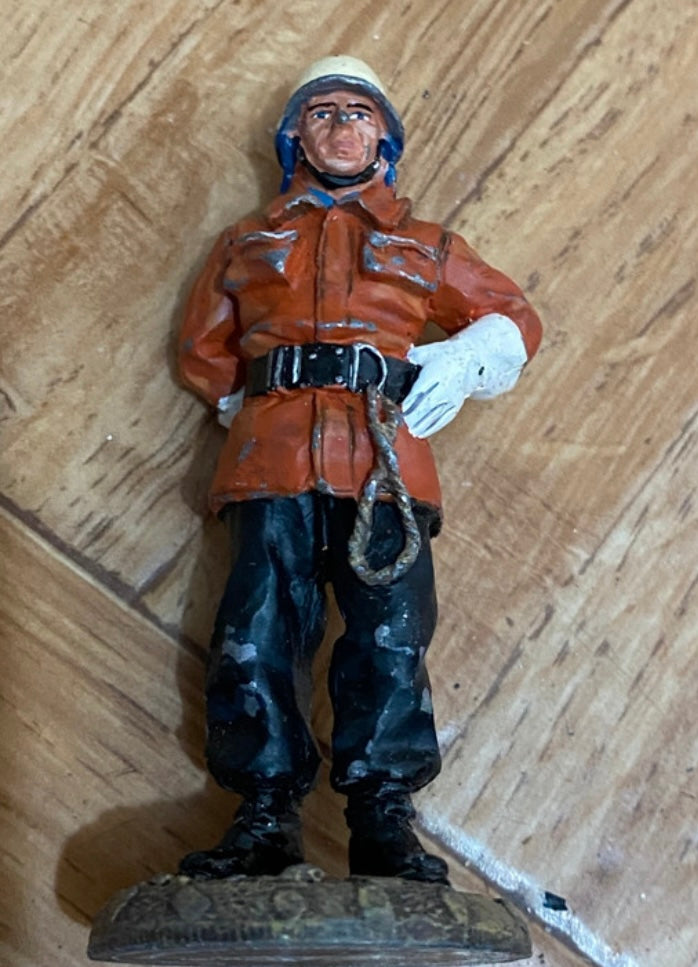 Figurine ancienne en Plomb Delprado Pompier tenue d’intervention Allemagne 1990