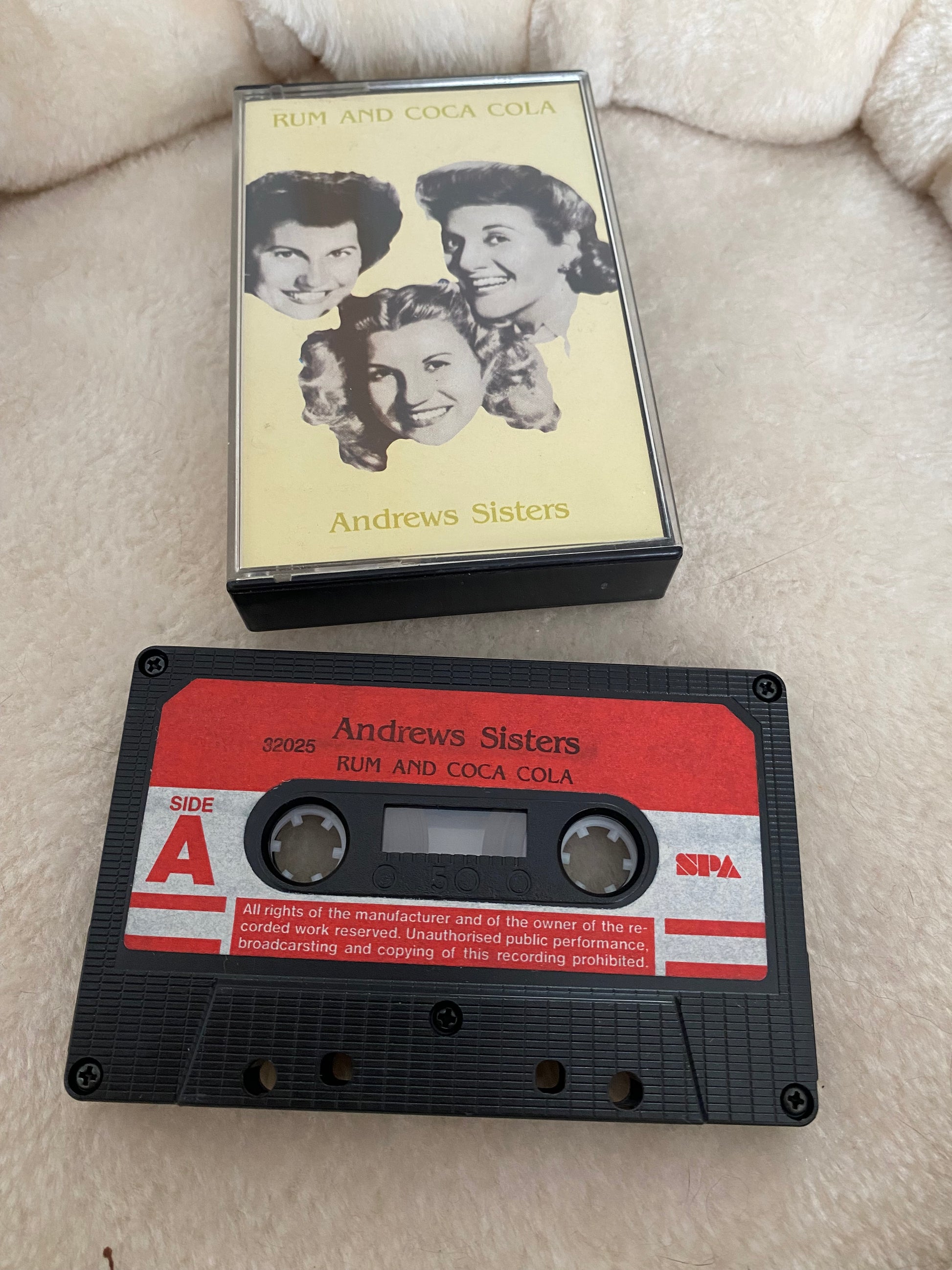Cassette audio Rum And Coca Cola. Andrews Sisters