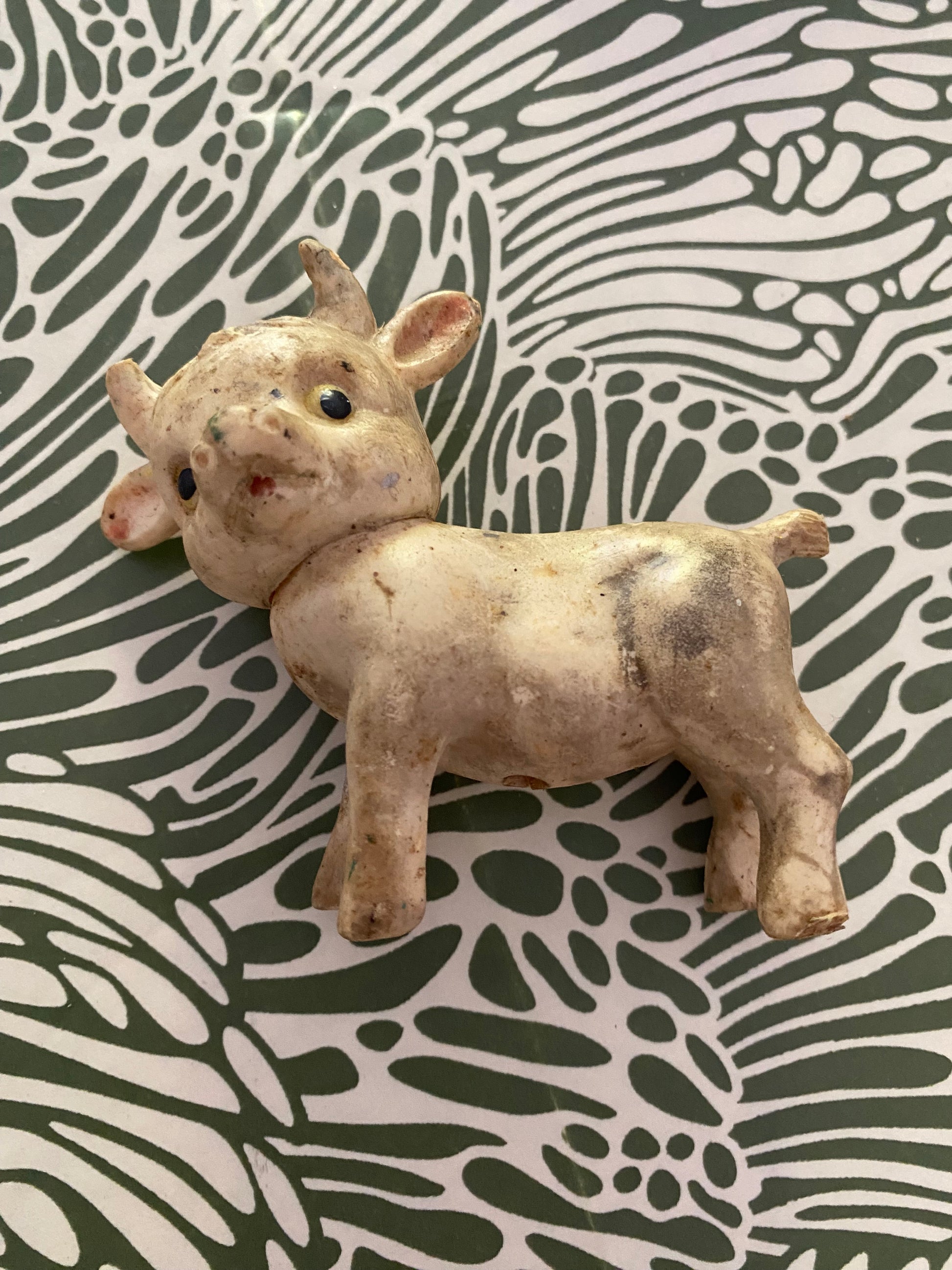 Figurine ancienne Vache pouet pouet.