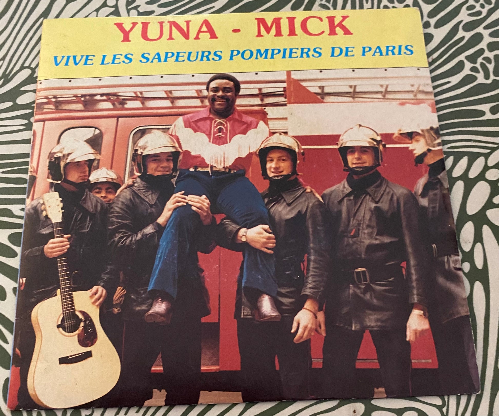 Disque vinyle 45 Tours Yuna Mick. Vive les sapeurs pompiers de paris