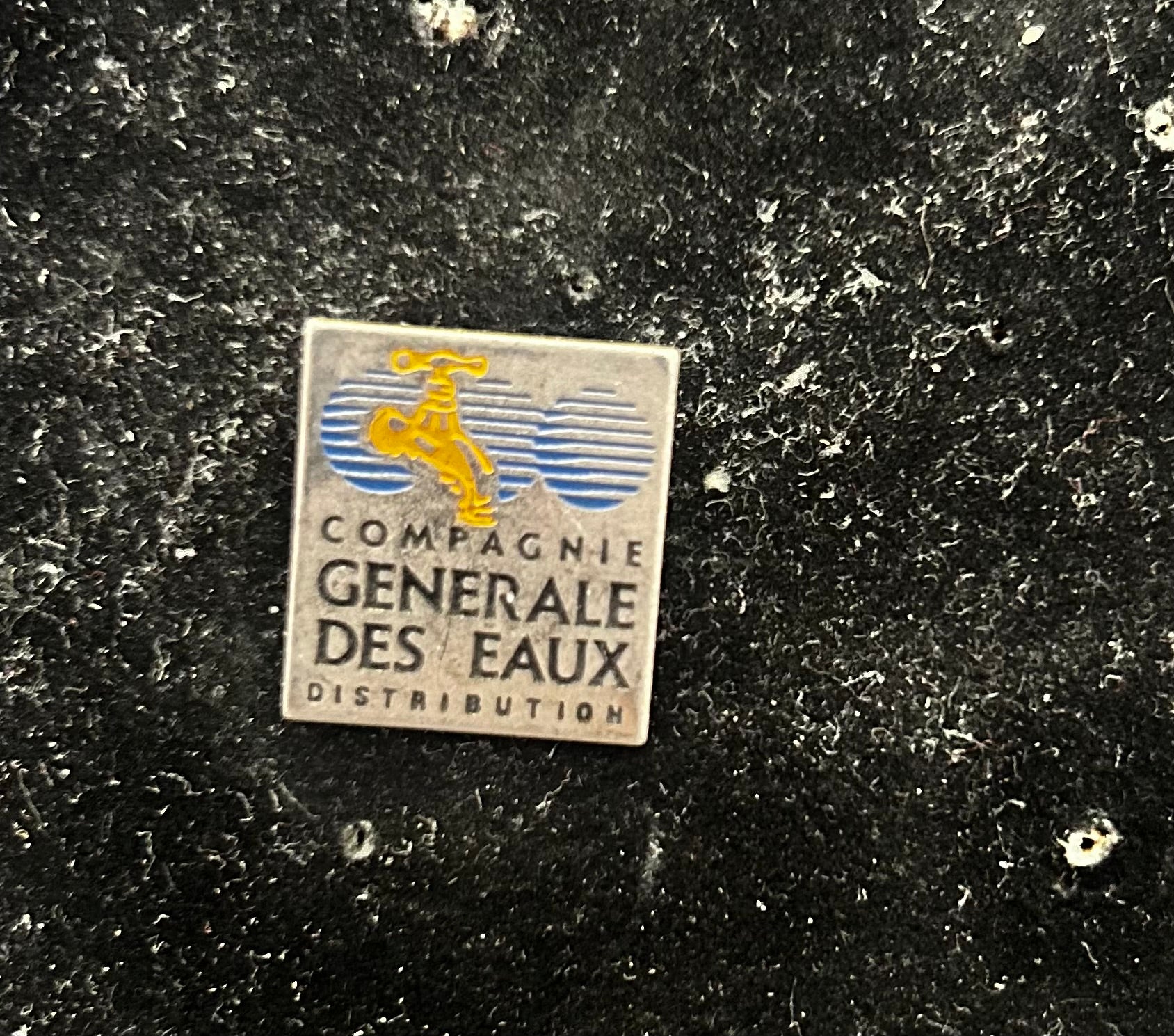 Pin’s ancien Compagnie générale des eaux