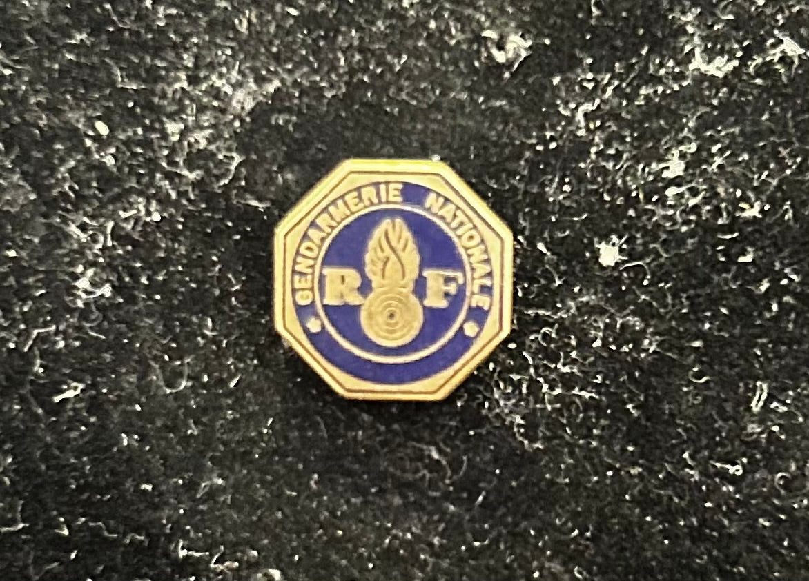 Pin’s ancien Gendarmerie nationale. R. F