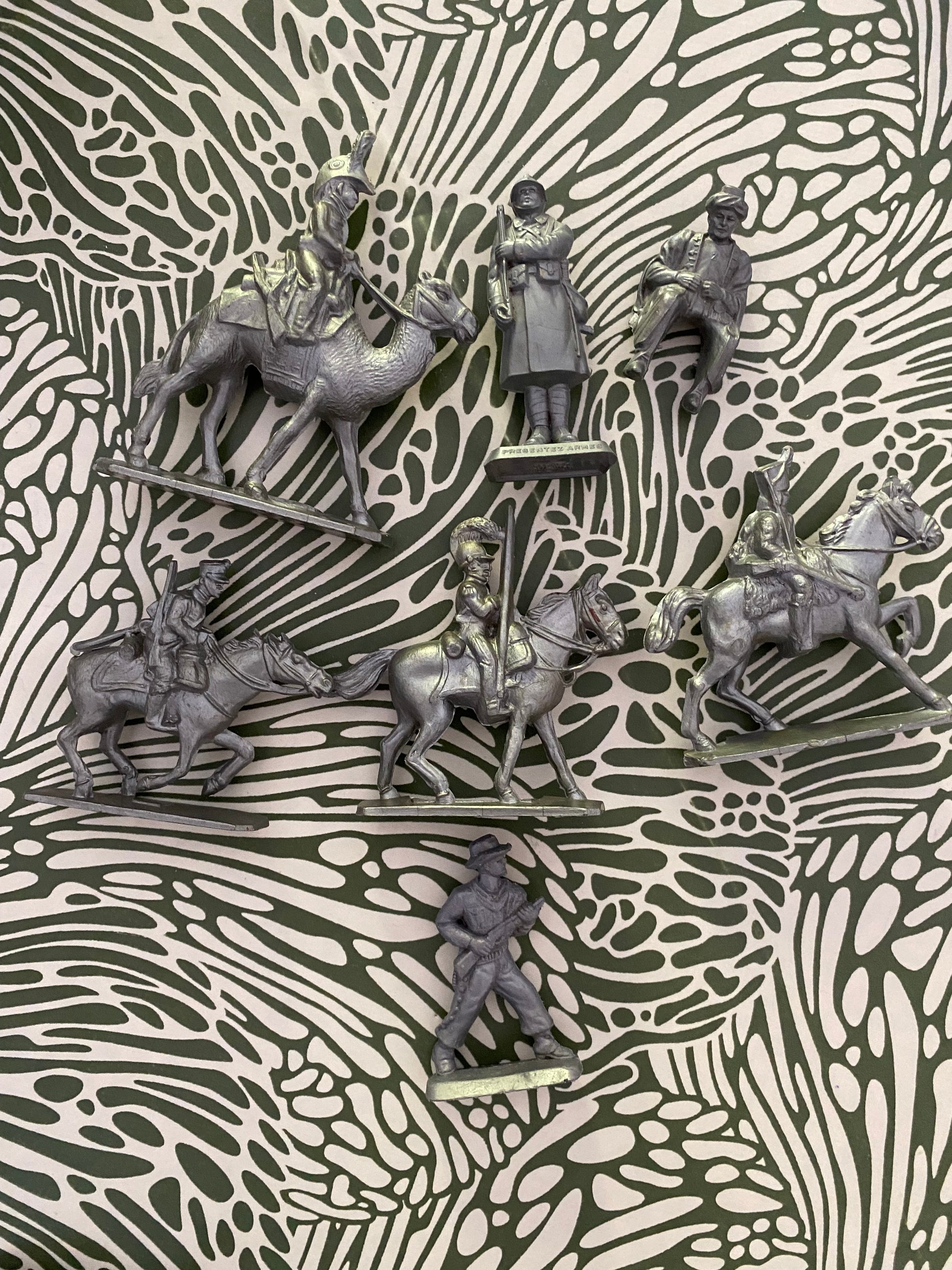 Figurines anciennes Mokarex Lot de 7. Manque queue d’un cheval