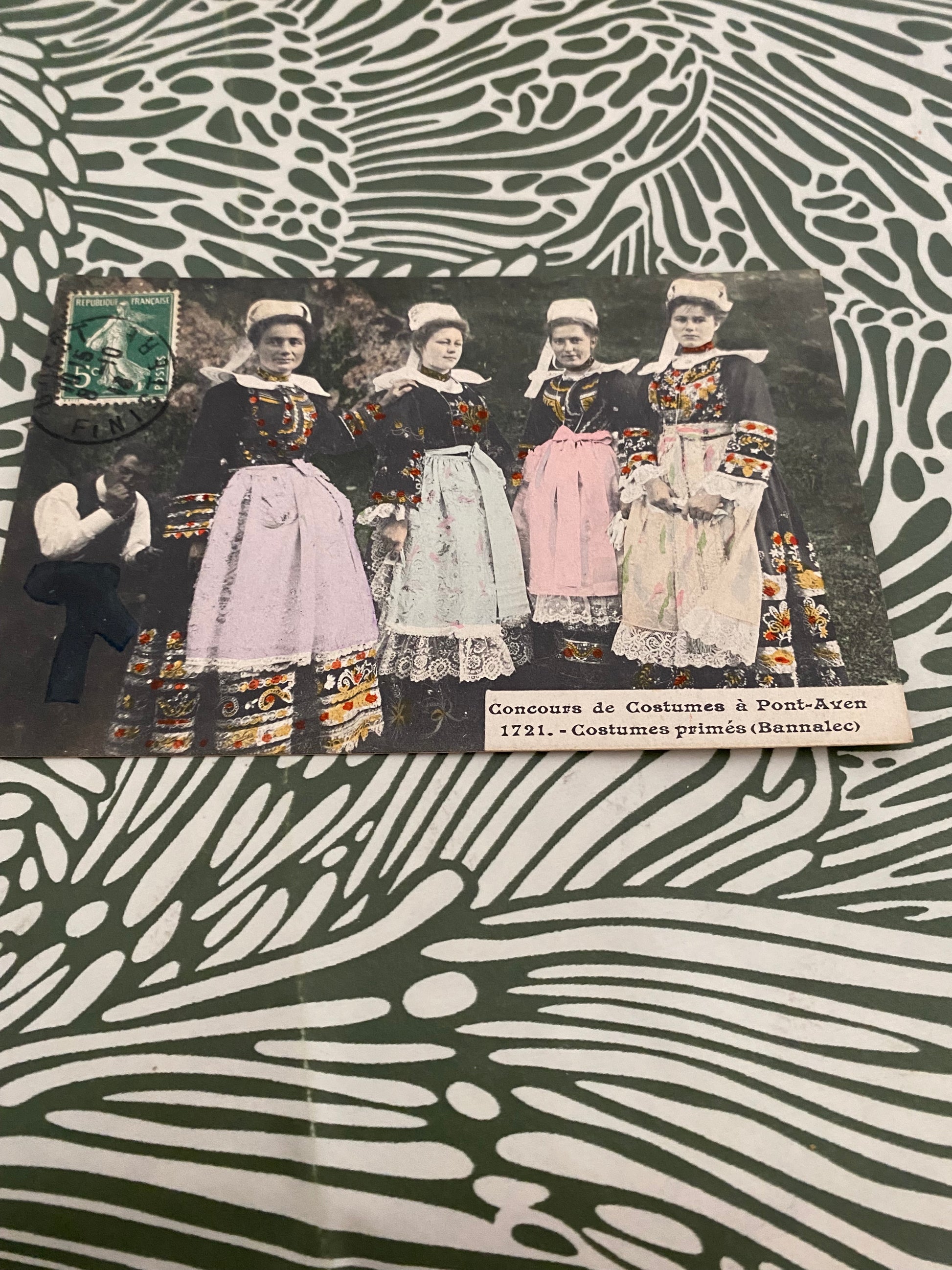 Carte postale ancienne Concours de Costumes à Pont Aven. 1721. Costumes primés Bannalec