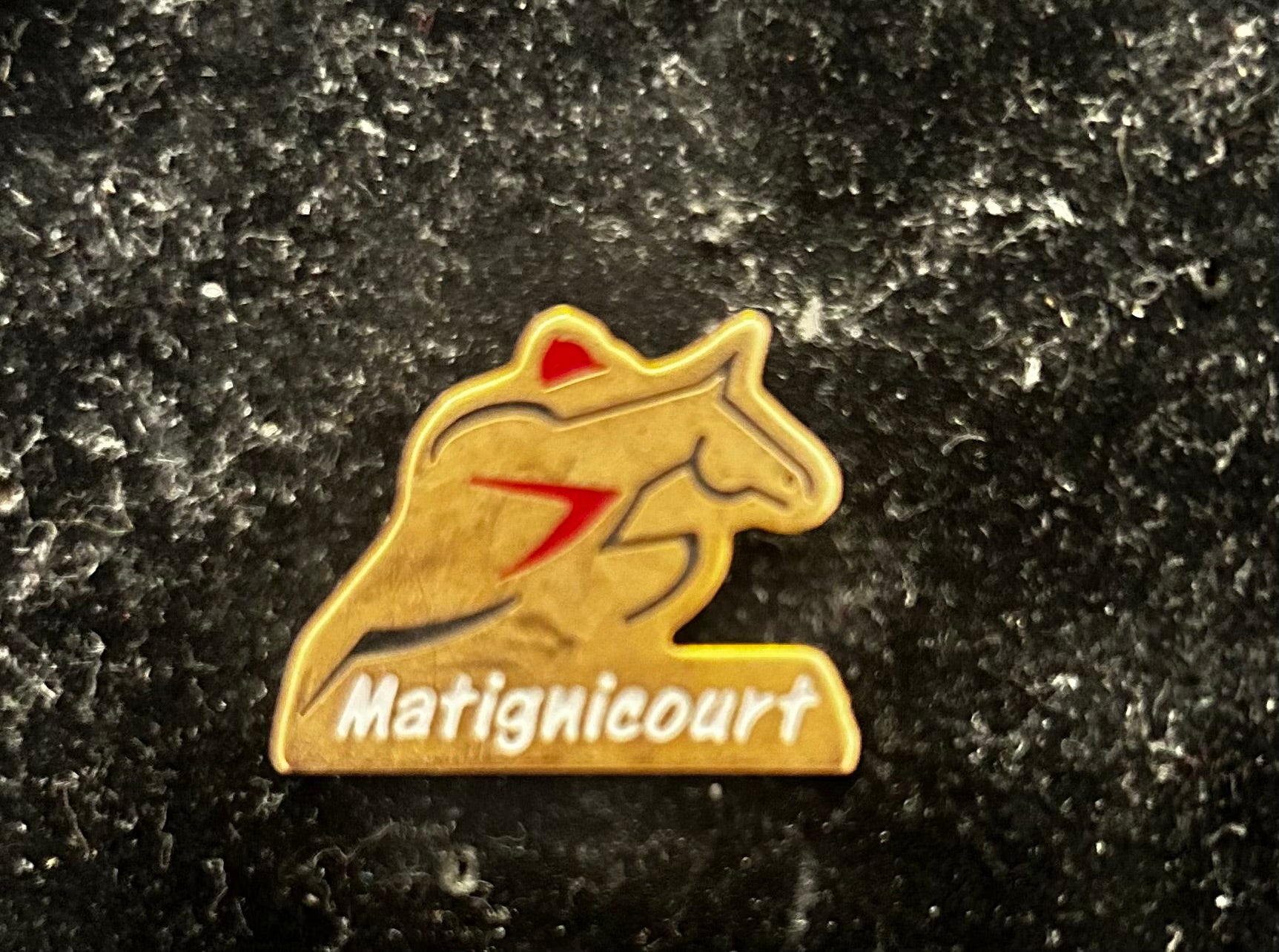 Pin’s ancien course hippique Matignicourt