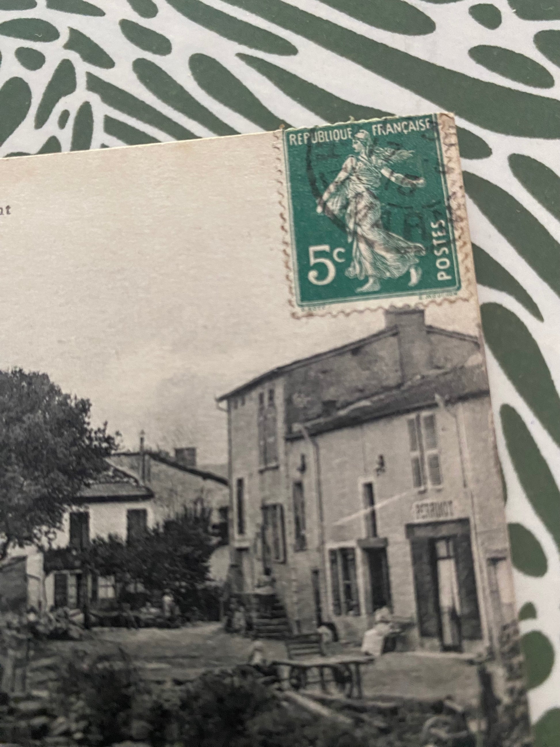 Carte postale ancienne Poissons. Vue sur le Rongeant