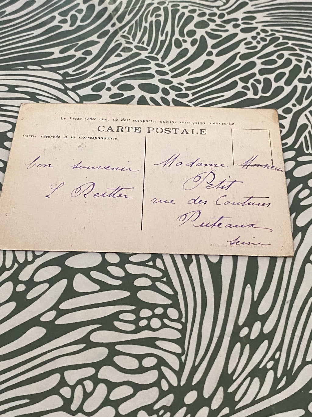 Carte postale ancienne Doudeville. Entrée du château de Galville.