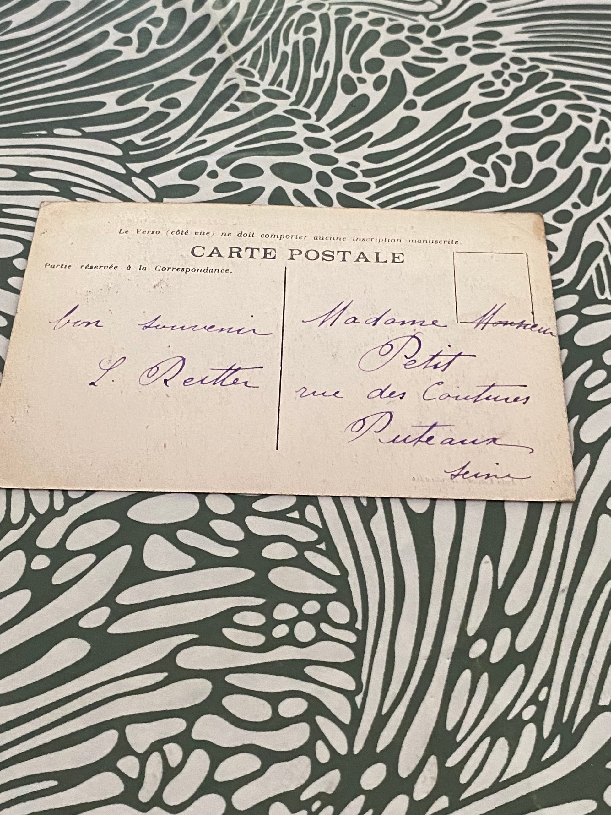 Carte postale ancienne Doudeville. Entrée du château de Galville.