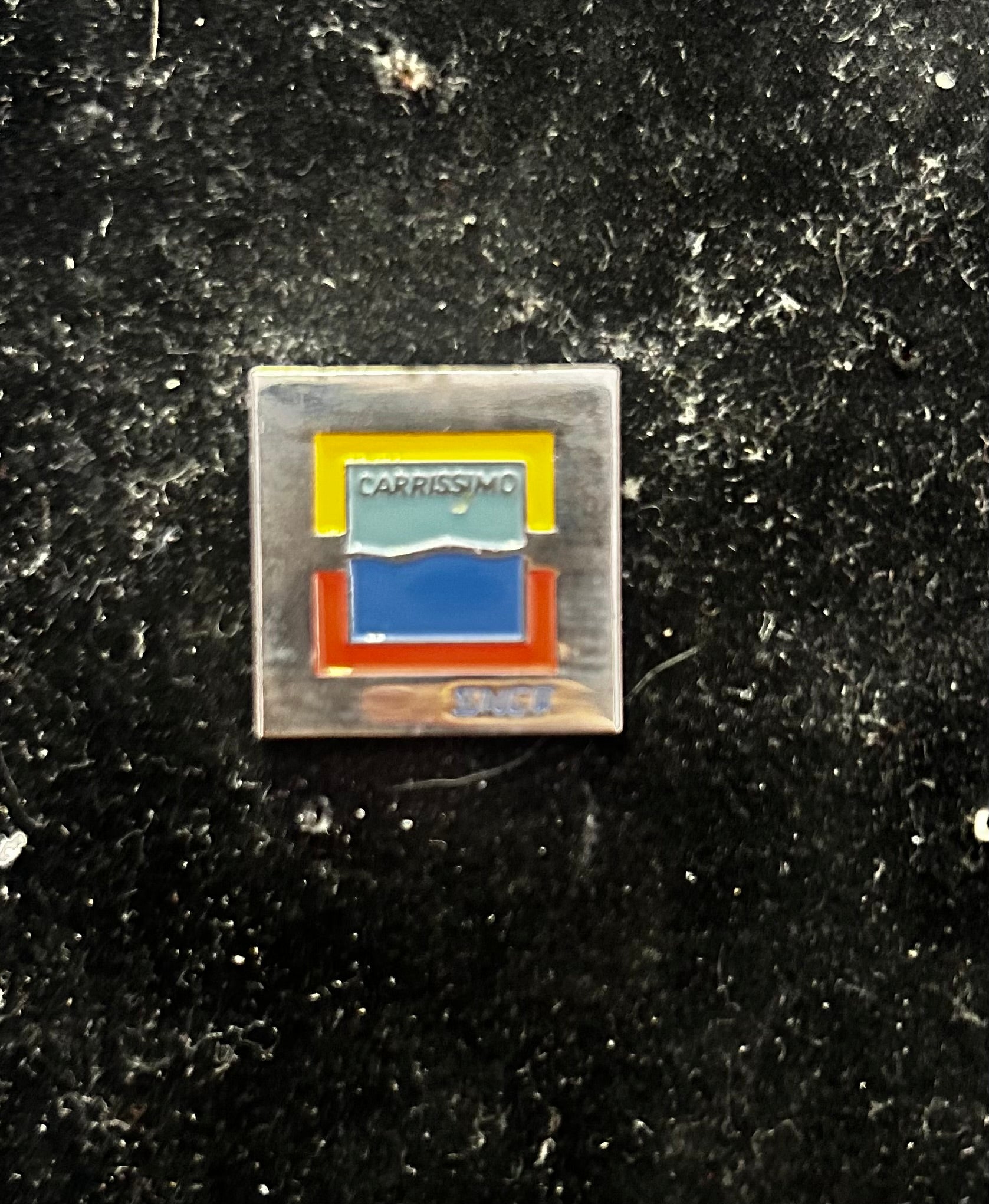 Pin’s ancien Carrissimo