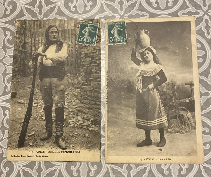 Cartes postales anciennes femmes corses Lot de 2. Début 1900