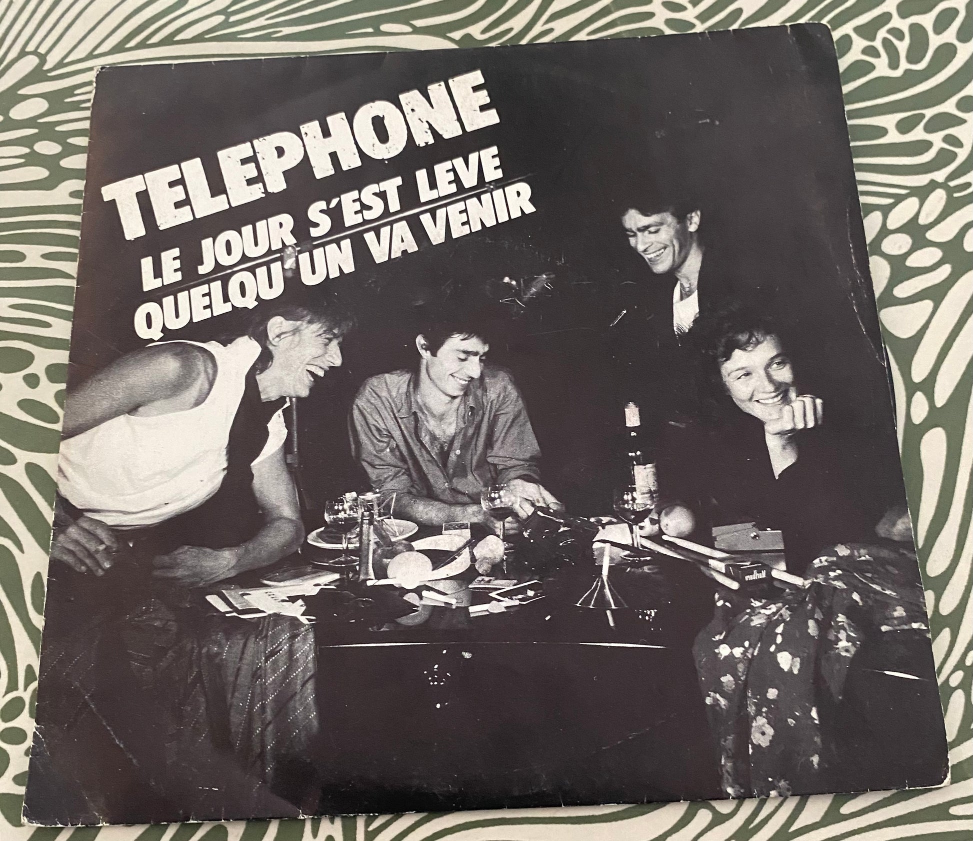 Disque vinyle 45 Tours Téléphone. Le jour s’est levé