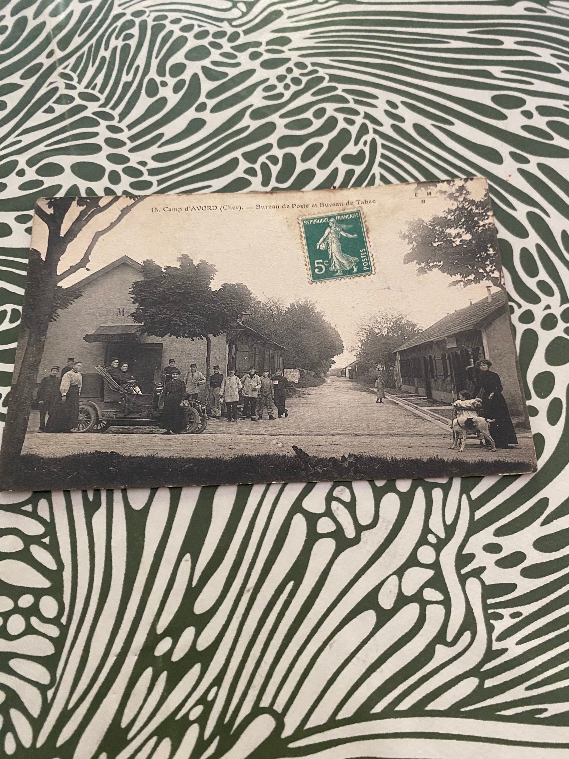 Carte postale ancienne Camp d’Avord (cher) Bureau de poste et bureau de Tabac