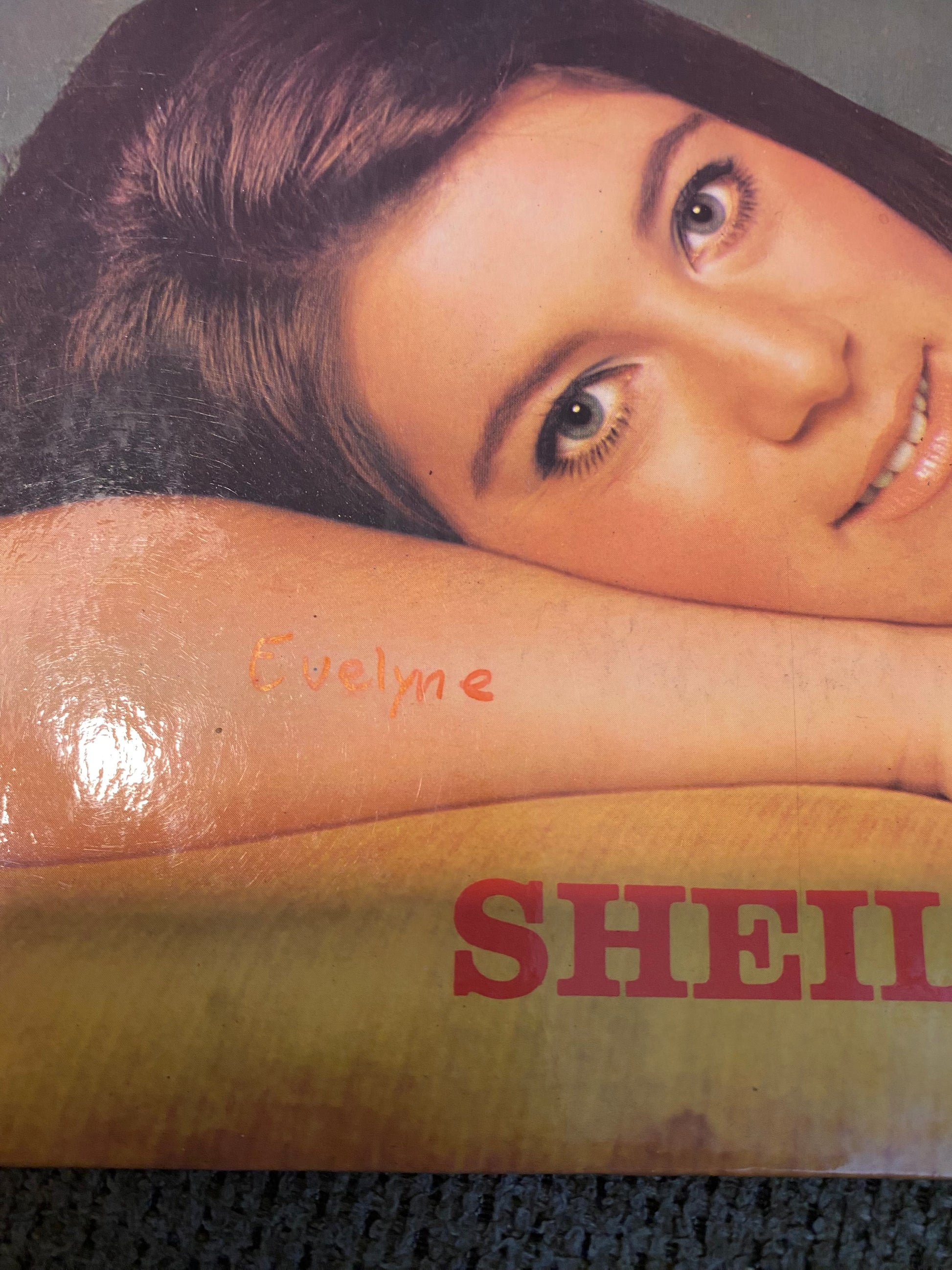 Disque vinyle 45 Tours Sheila. Quand une fille aime un garçon.