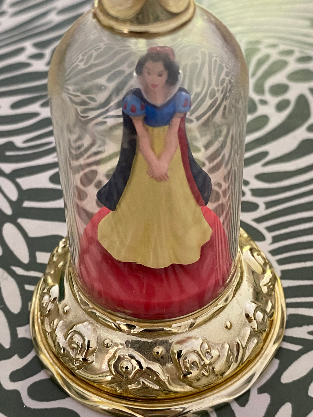 Figurine ancien Blanche Neige sous cloche. Bluebird toys 1998