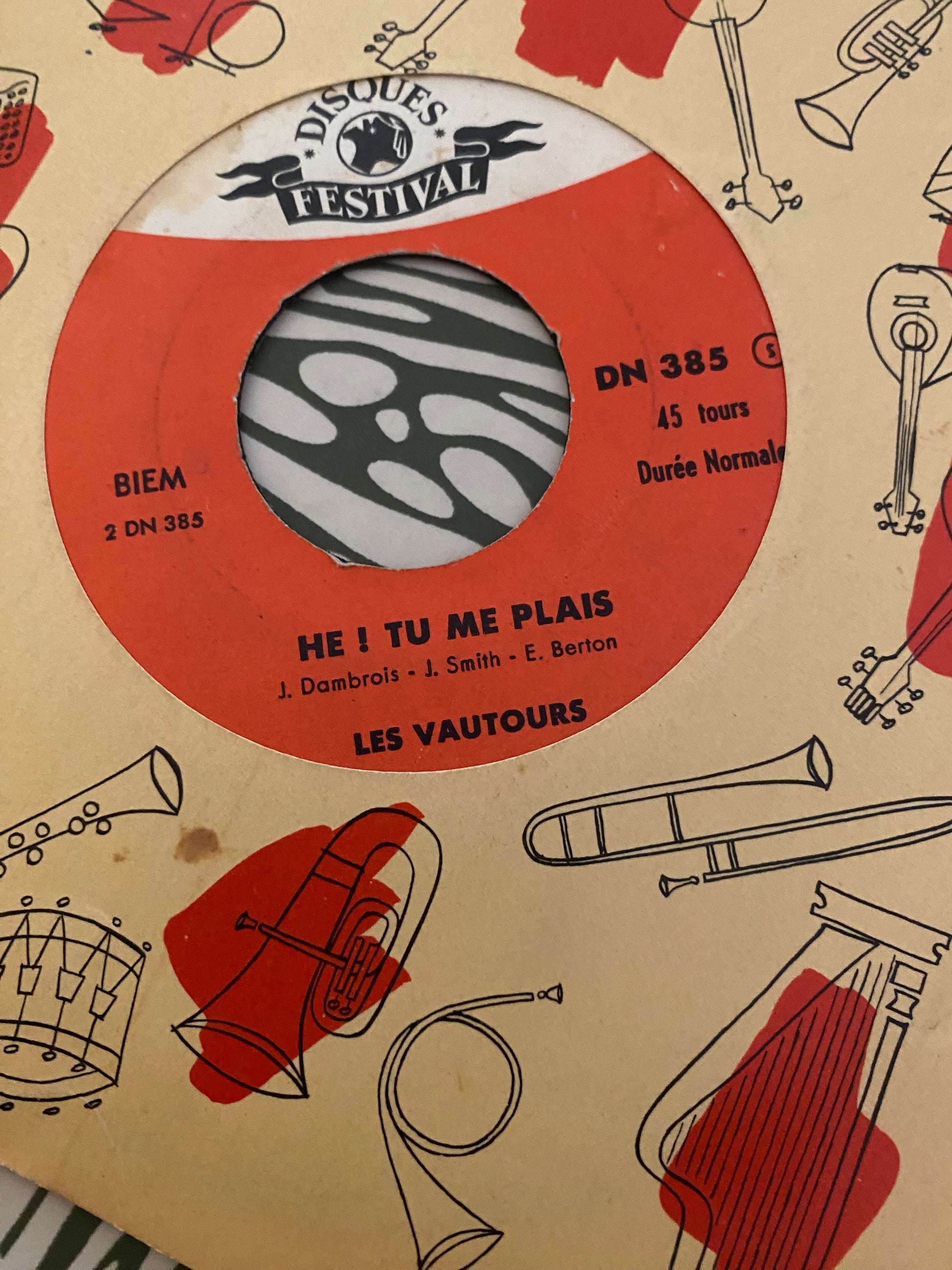 Disque vinyle 45 tours Les vautours. Le chemin de la joie