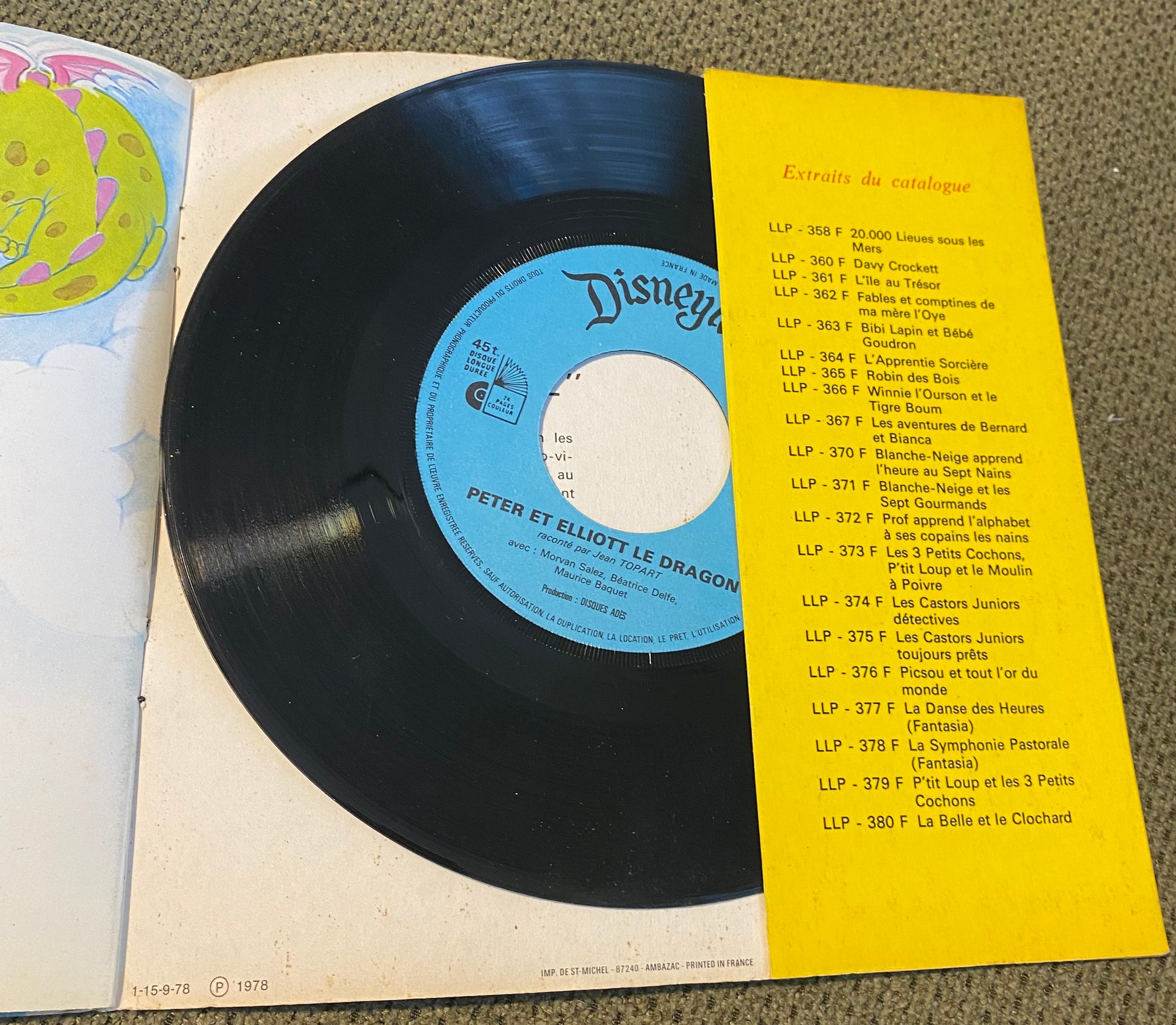 Livre disque Peter et Elliot le Dragon. Walt Disney