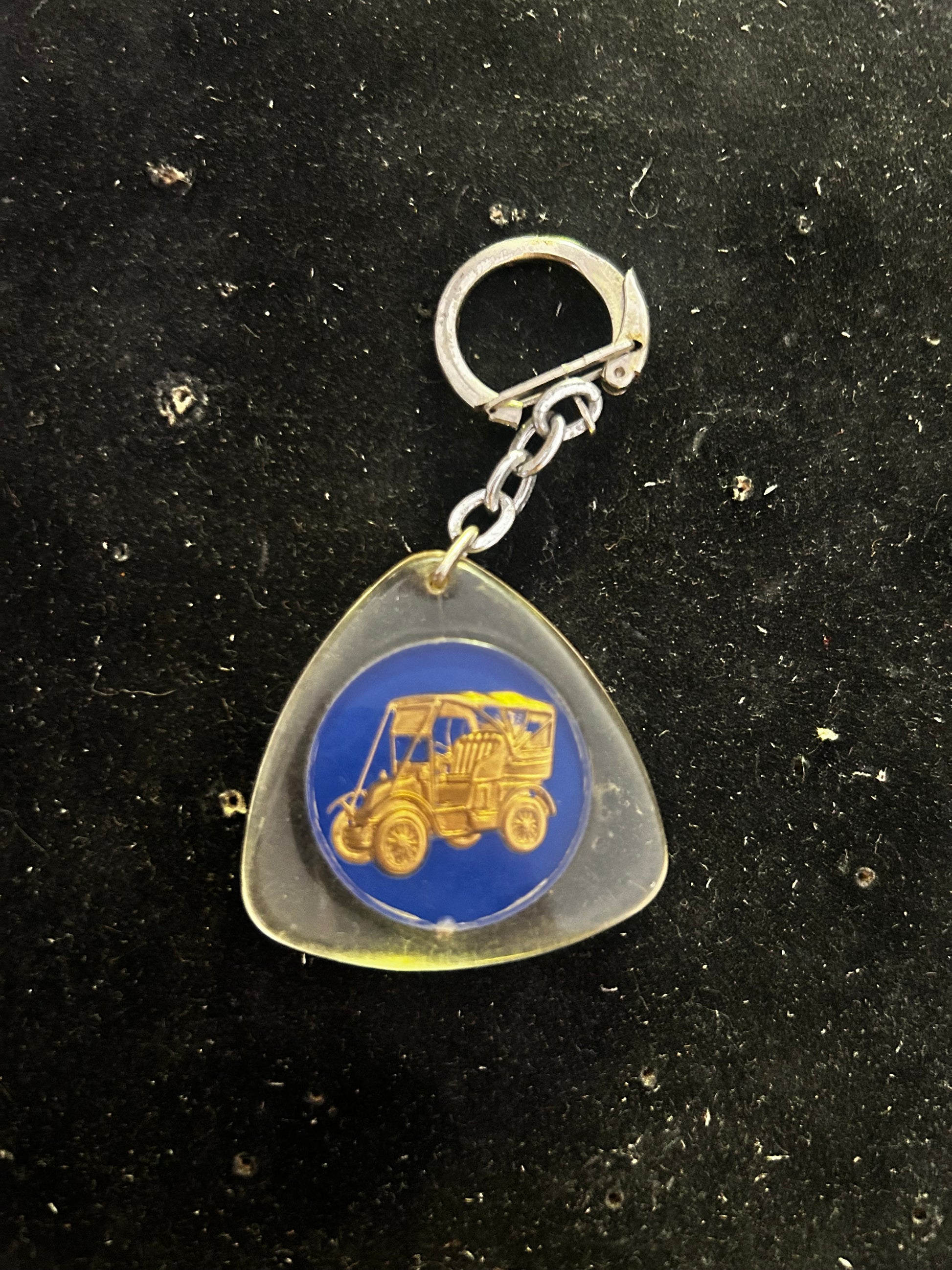 Porte clefs Pompougnac dépôt Salaison. Voiture ancienne