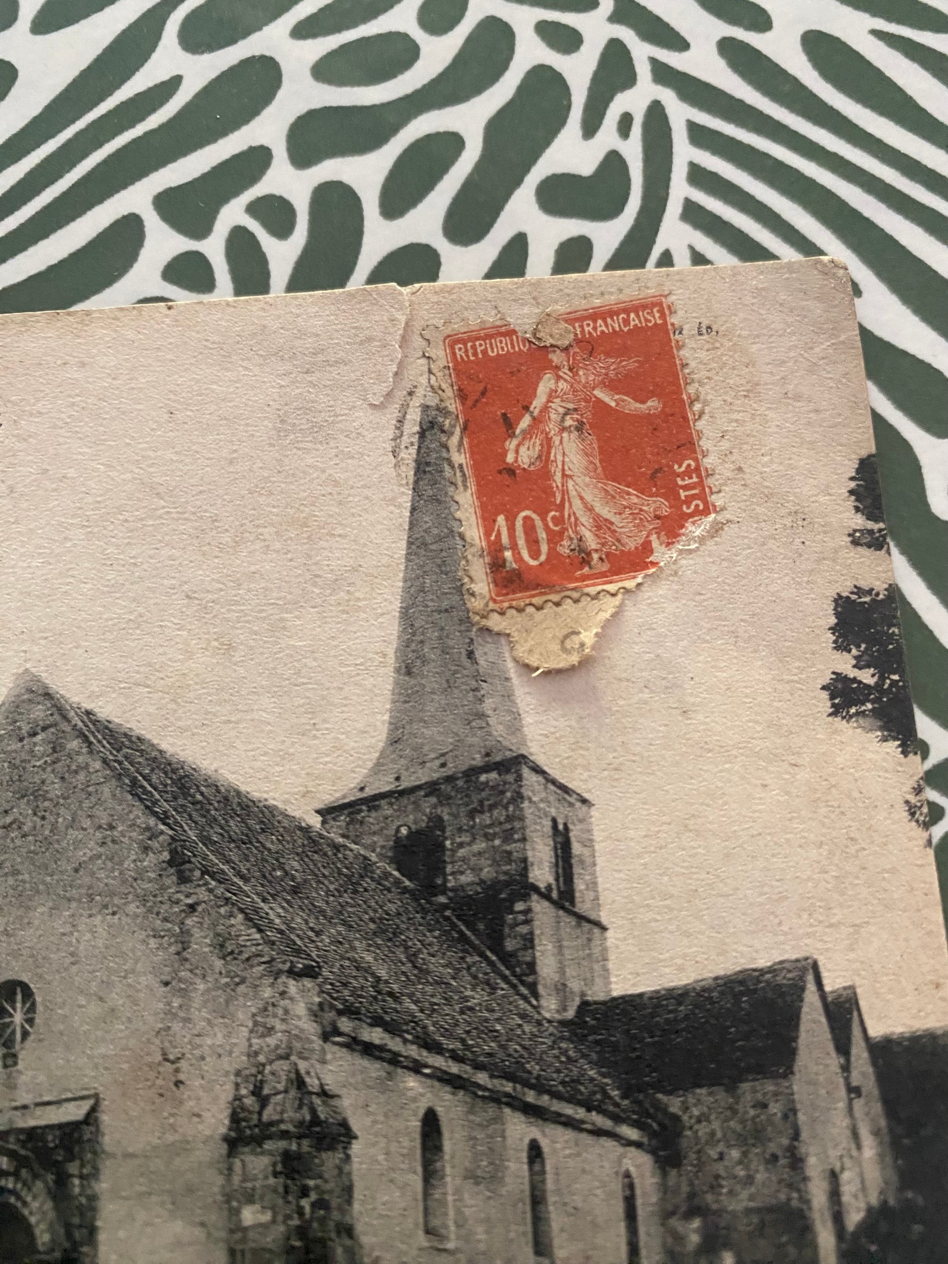 Cartes postales anciennes Dornes. L’église