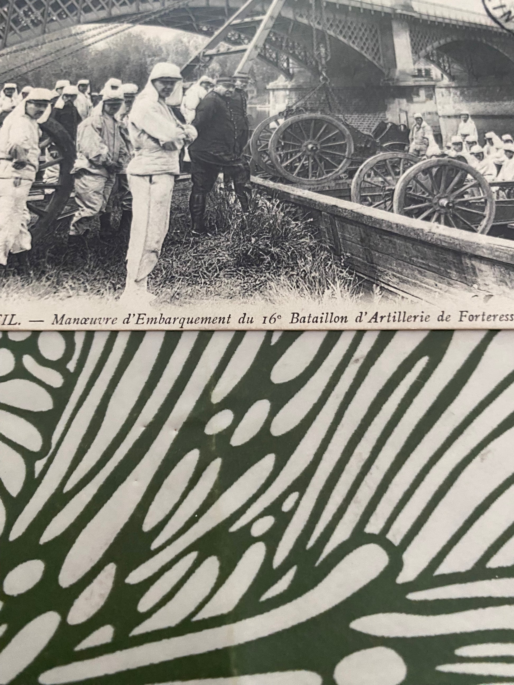 Carte postale ancienne Rueil. Manœuvre d’embarquement du 16ieme Bataillon d’Artillerie de Forteresse