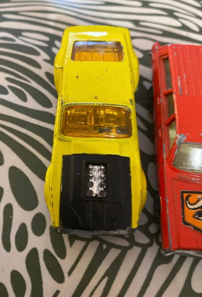 Voitures anciennes en métal plastique Lot de 5. Des manque