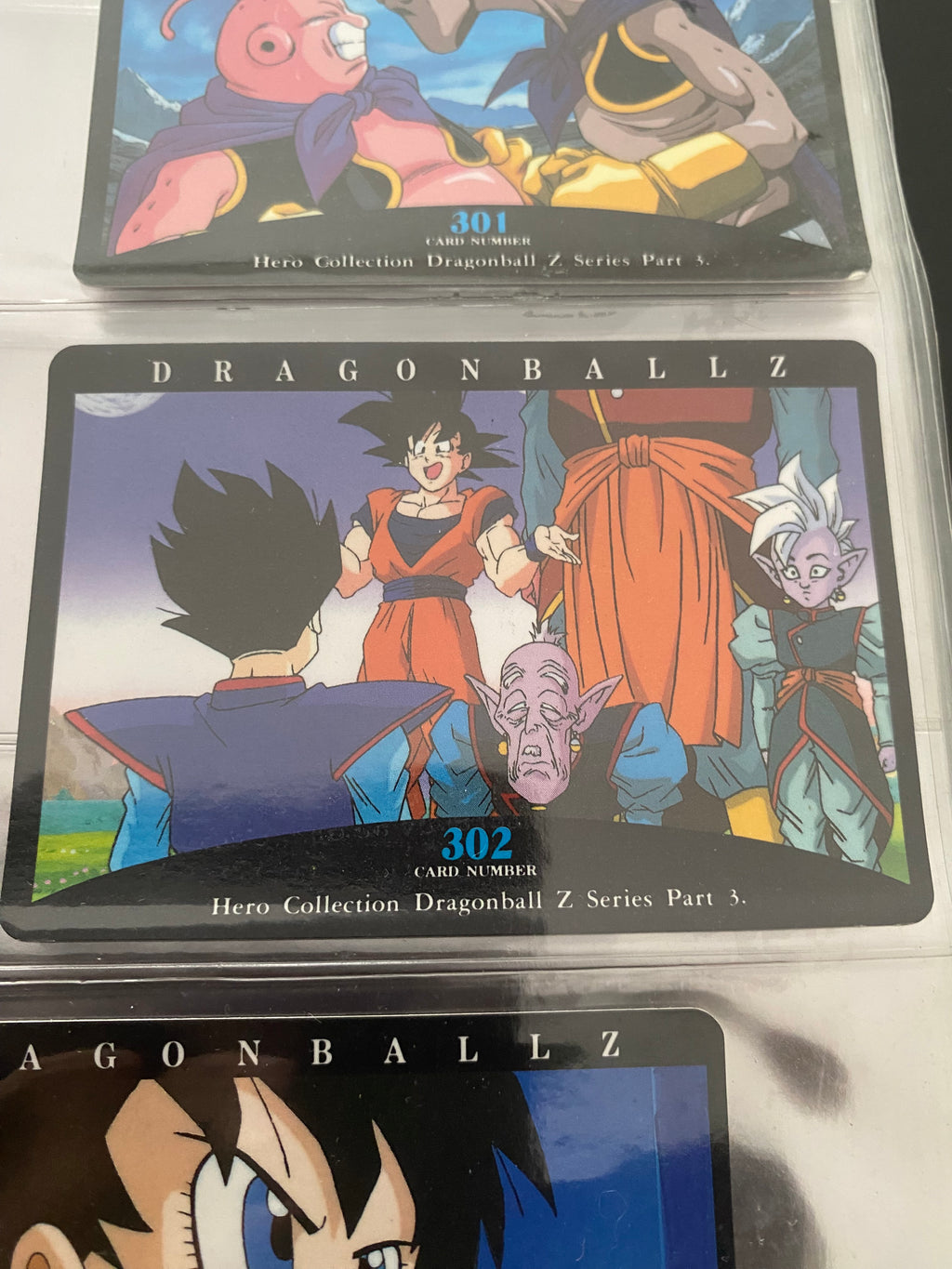 Dragon Ball Z part. 3. Lot de 4 cartes de collection numéro 300. 301.302.303.