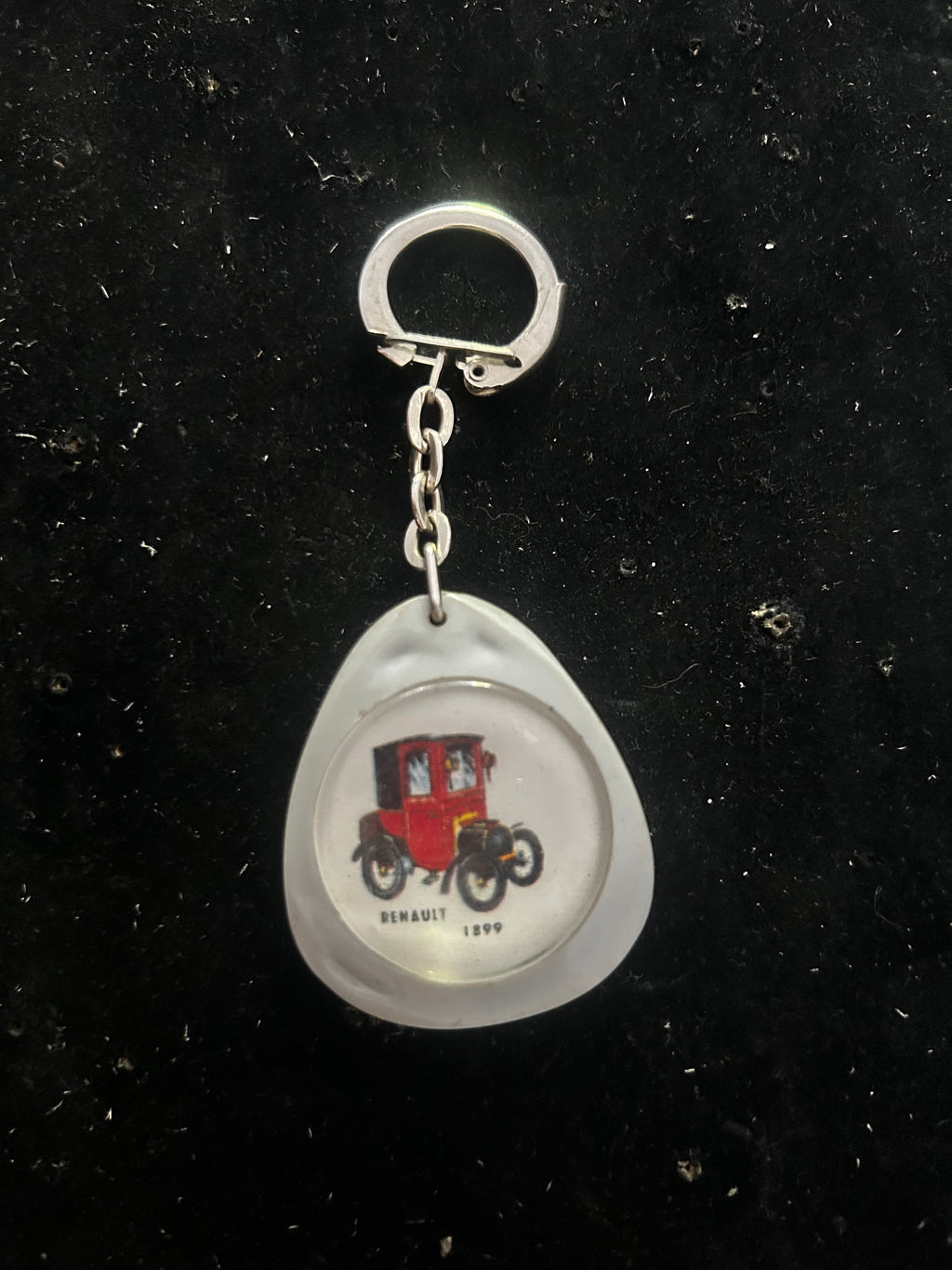 Porte clefs Établissement Ricornet et fils Métal et Plastique. Voiture ancienne