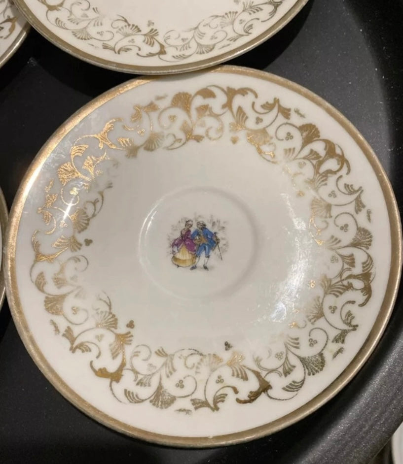 Petites assiettes anciennes Bavaria Lot de 4 diamètre 15. Une légèrement abîmée.