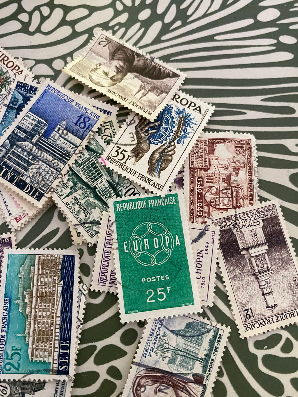 Timbres gros lot divers. Comme sur les photos