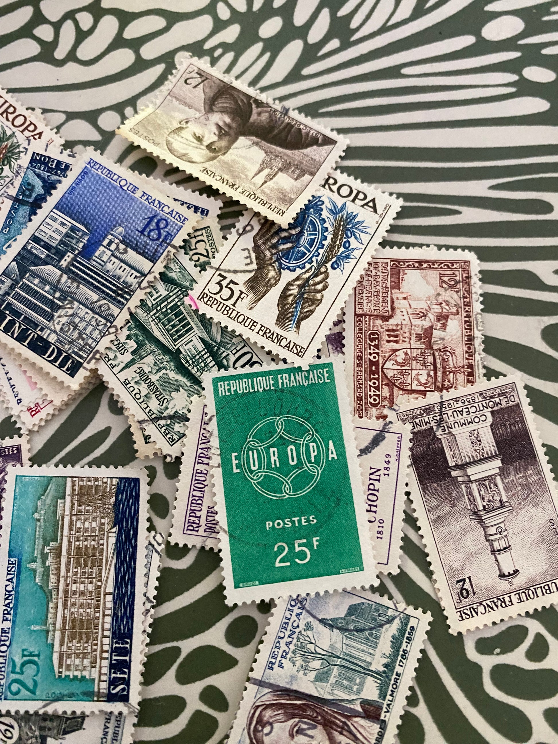 Timbres gros lot divers. Comme sur les photos