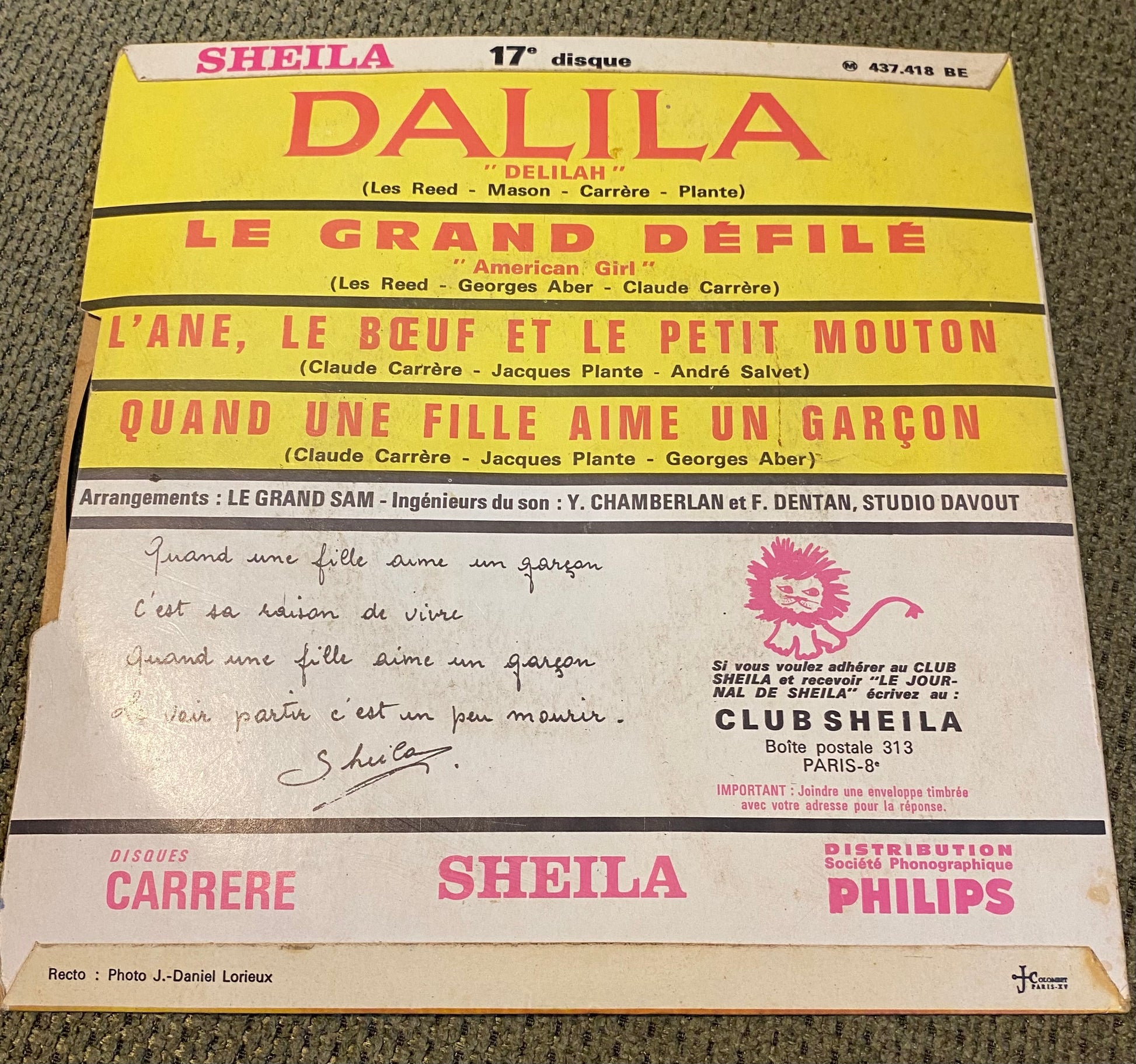 Disque vinyle 45 Tours Sheila. Quand une fille aime un garçon.