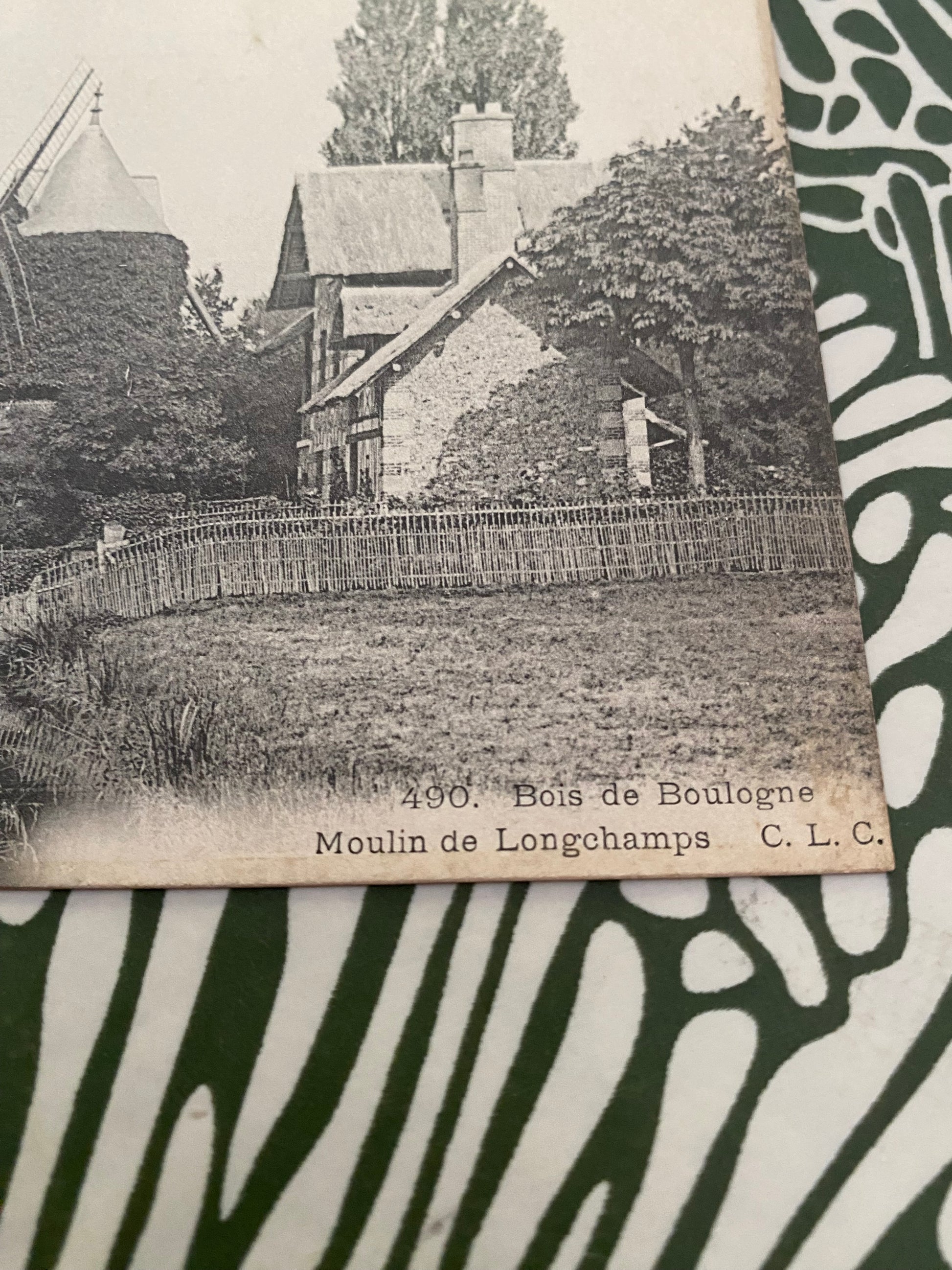 Carte postale ancienne Bois de Boulogne. Moulin de Longchamps. CLC