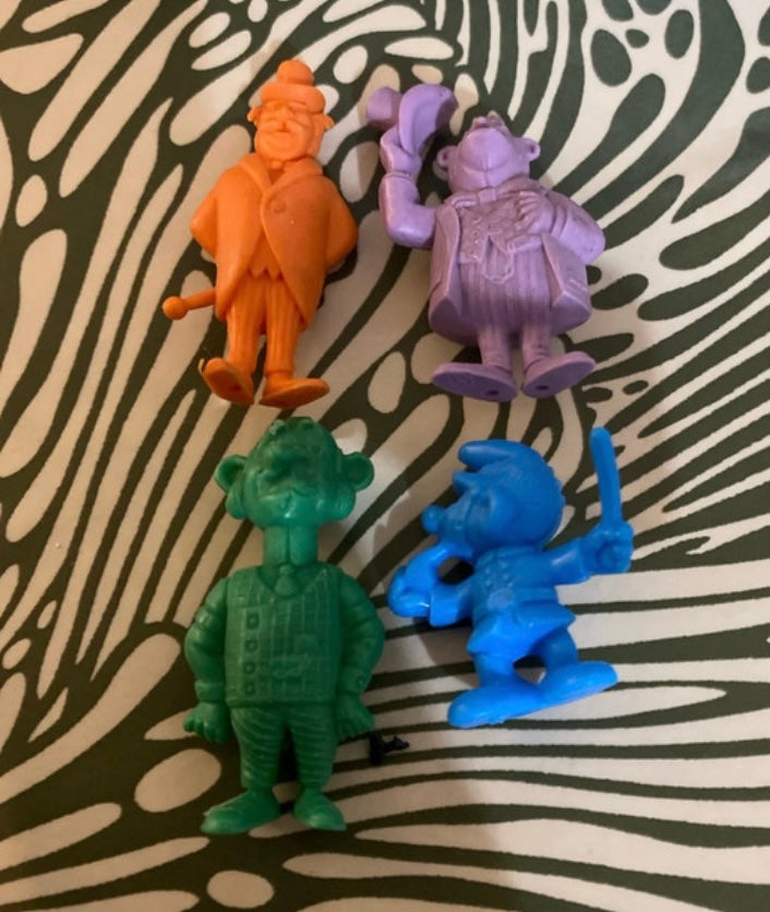 Figurines monochromes publicitaires anciennes Lot de 4. Tintin. Schtroumpfs
