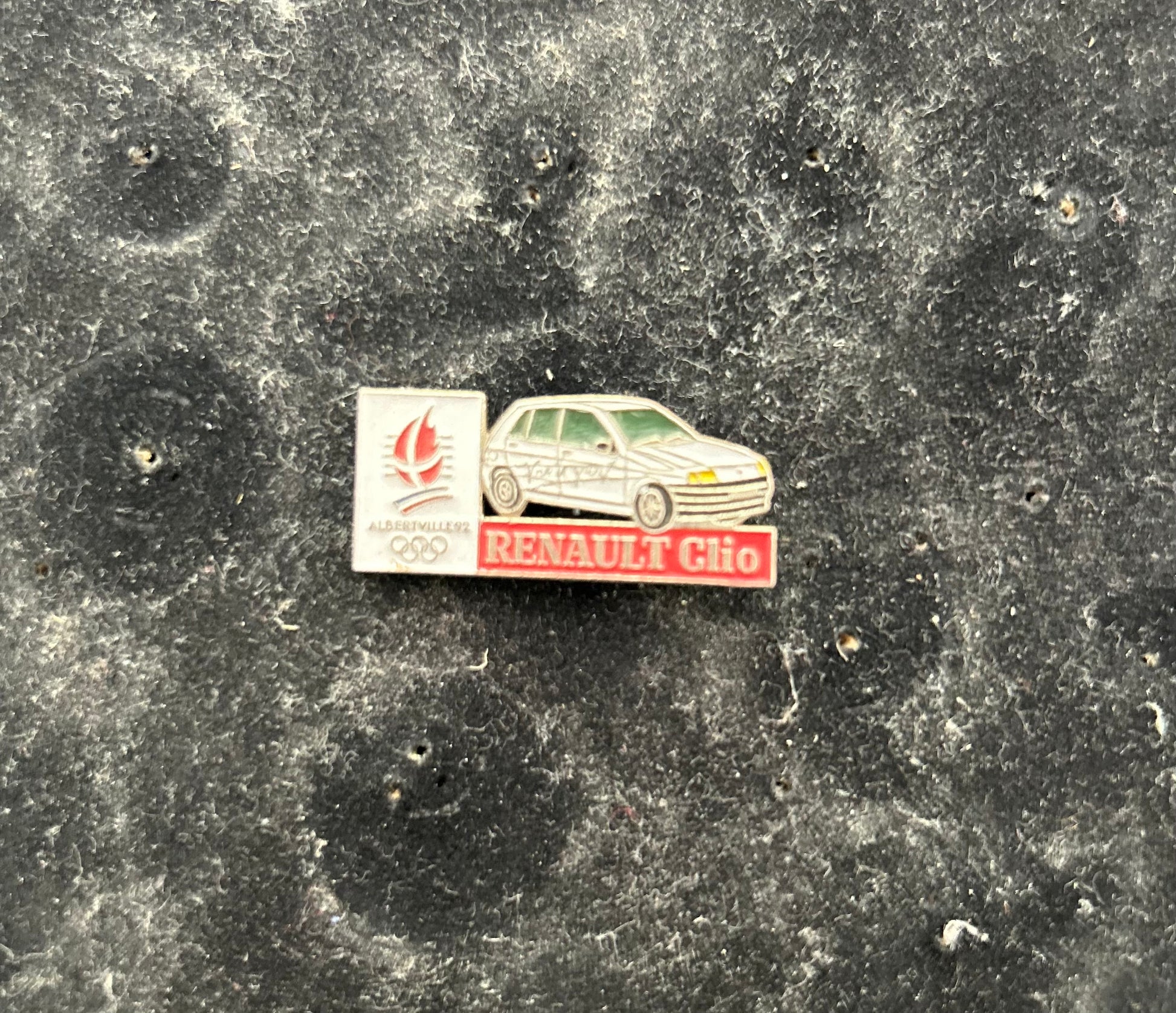 Pin’s de collection ancien Renault jeux olympiques d’hiver Aberville 1992
