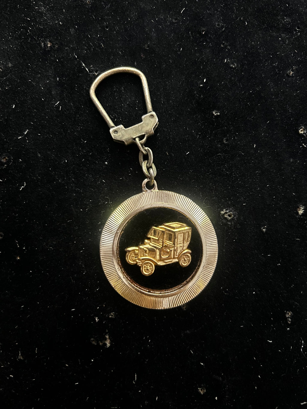 Porte clefs ancien Clair et Net Pressing. Voiture ancienne