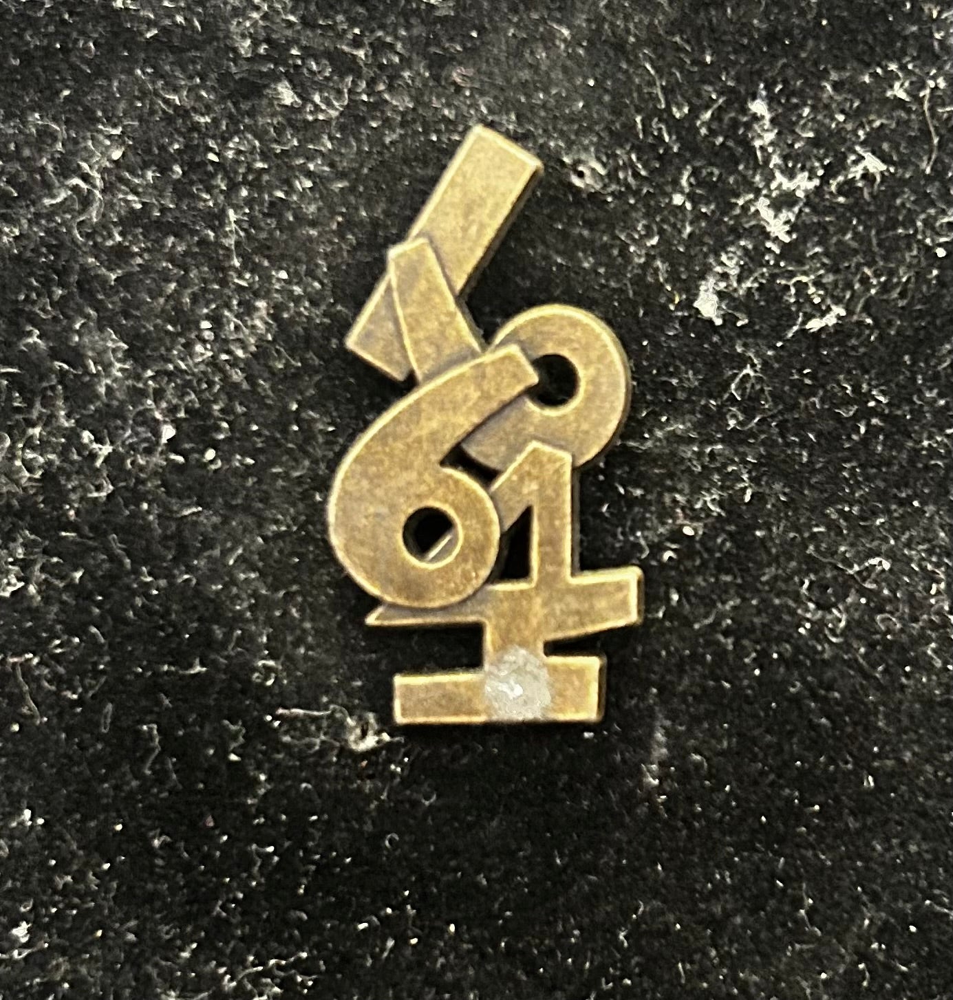 Pin’s ancien bière 1664