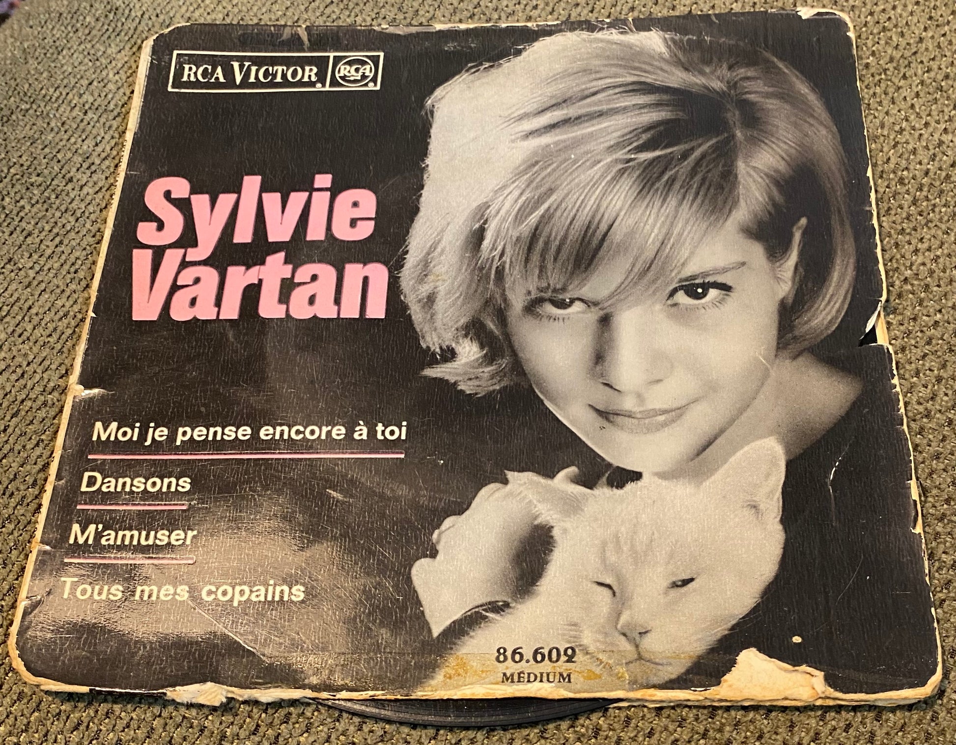 Disque vinyle 45 tours Sylvie Vartan. Moi je pense encore à toi