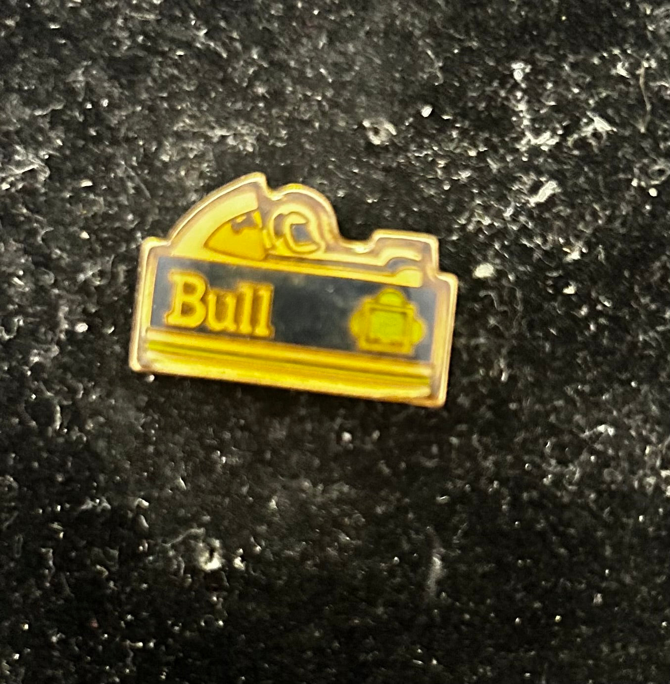 Pin’s ancien Bull