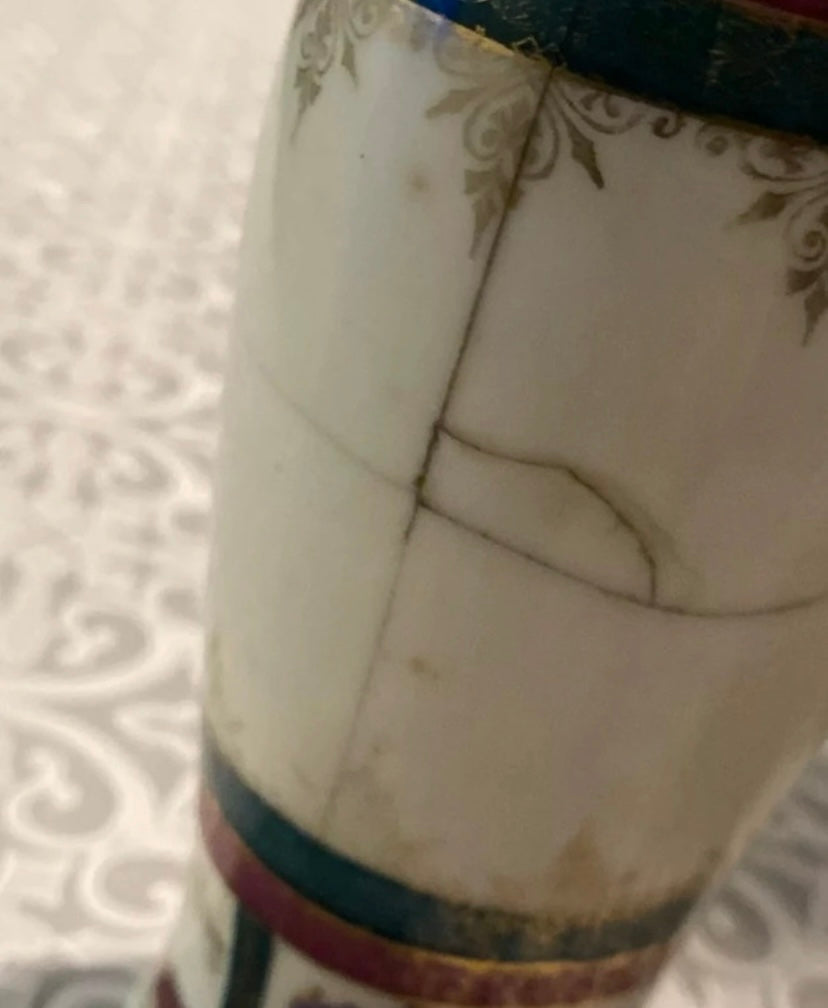 Paire de petits Vases anciens Signé E. S 1861. Hauteur 15 cm.