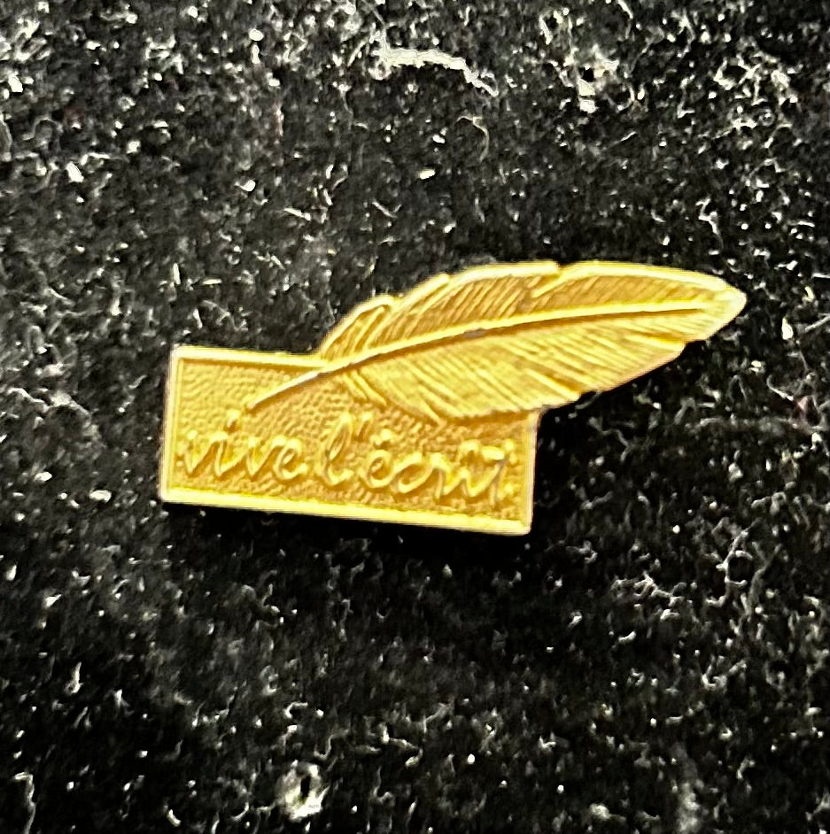 Pin’s vintage Vive L’Ecrit