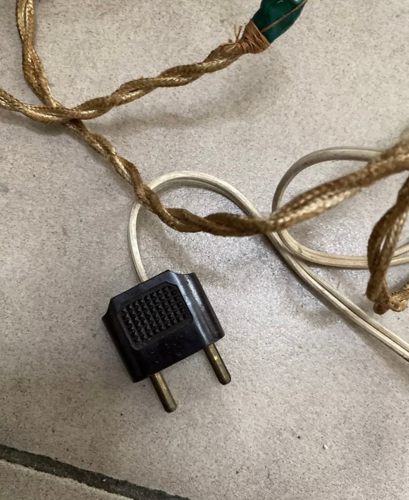 Fer à repasser petit taille. Certainement fer de voyage 40 130 V 80 Watts