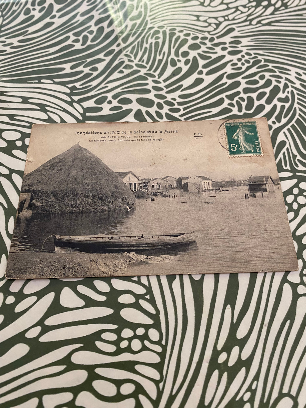 Carte postale ancienne Inondations en 1910 de la Seine et de la Marne.