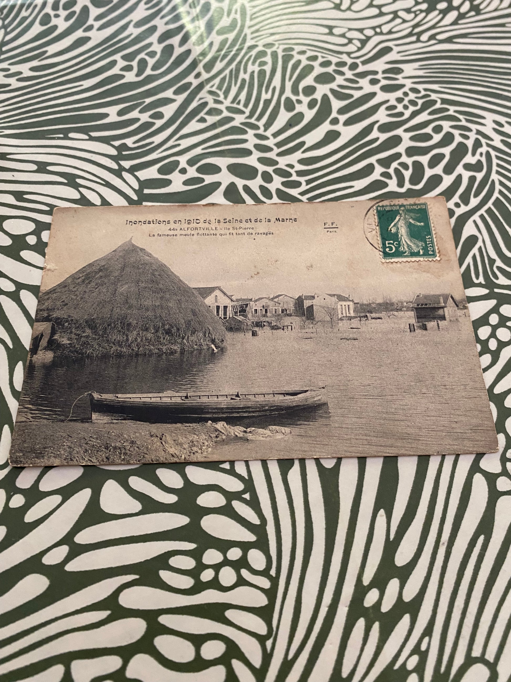 Carte postale ancienne Inondations en 1910 de la Seine et de la Marne.
