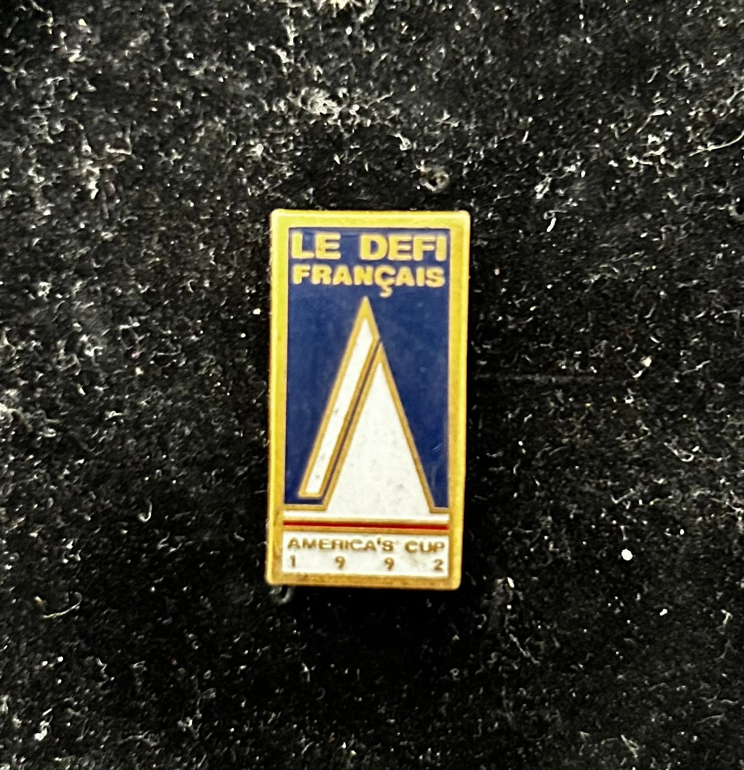 Pin’s ancien de collection Le défi Français America ´s cup 1992