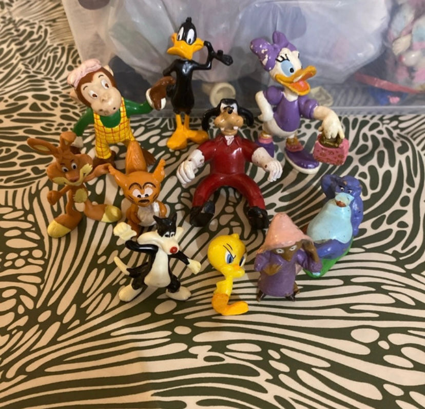 Figurines anciennes diverses. Personne Disney. Lot de 10