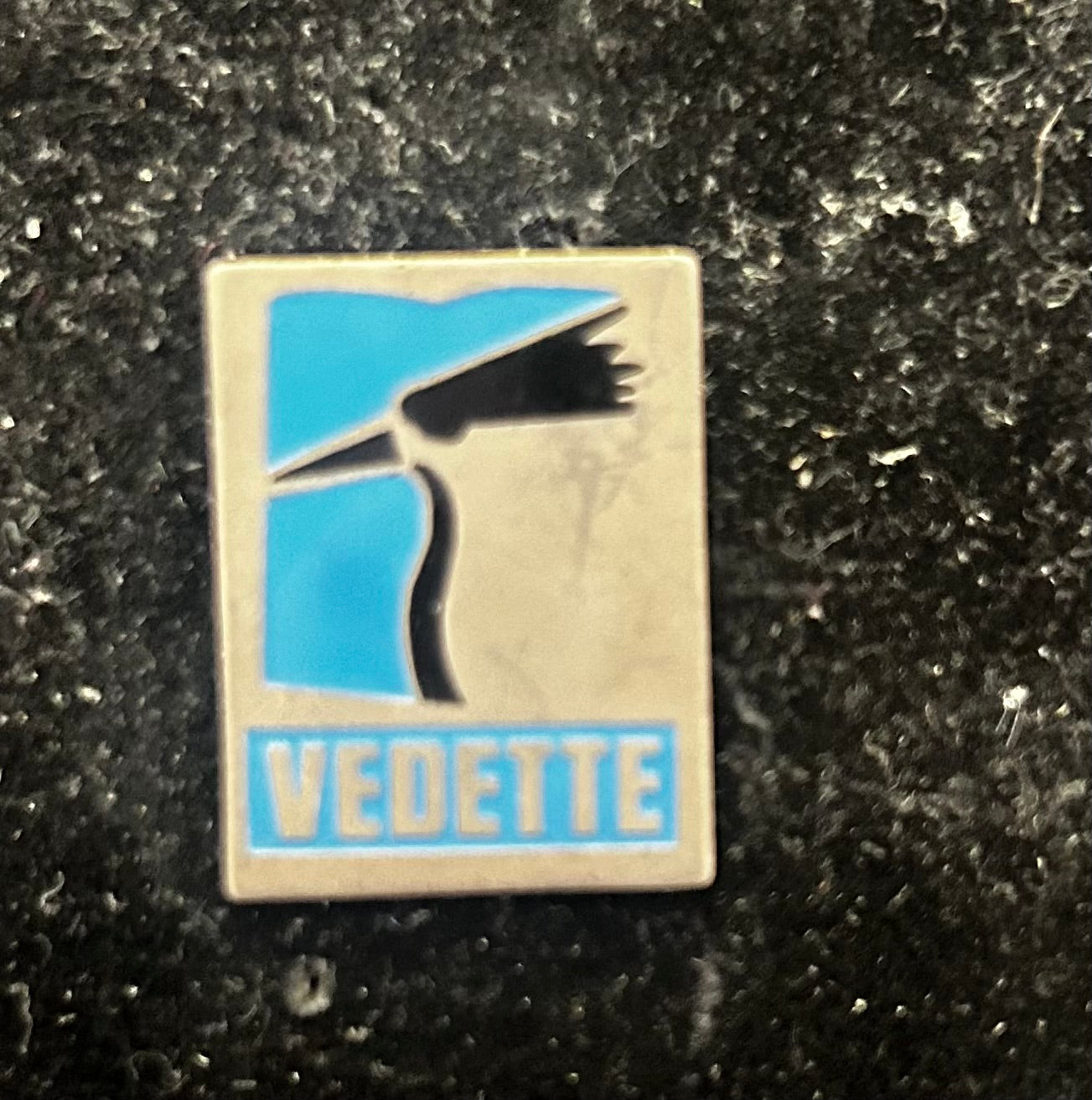 Pin’s ancien Vedette