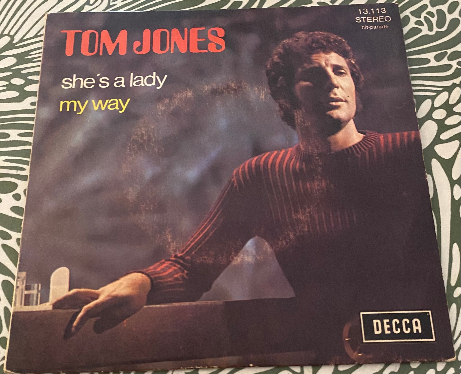 Disque vinyle 45 Tours Tom Jones. She ´a baby