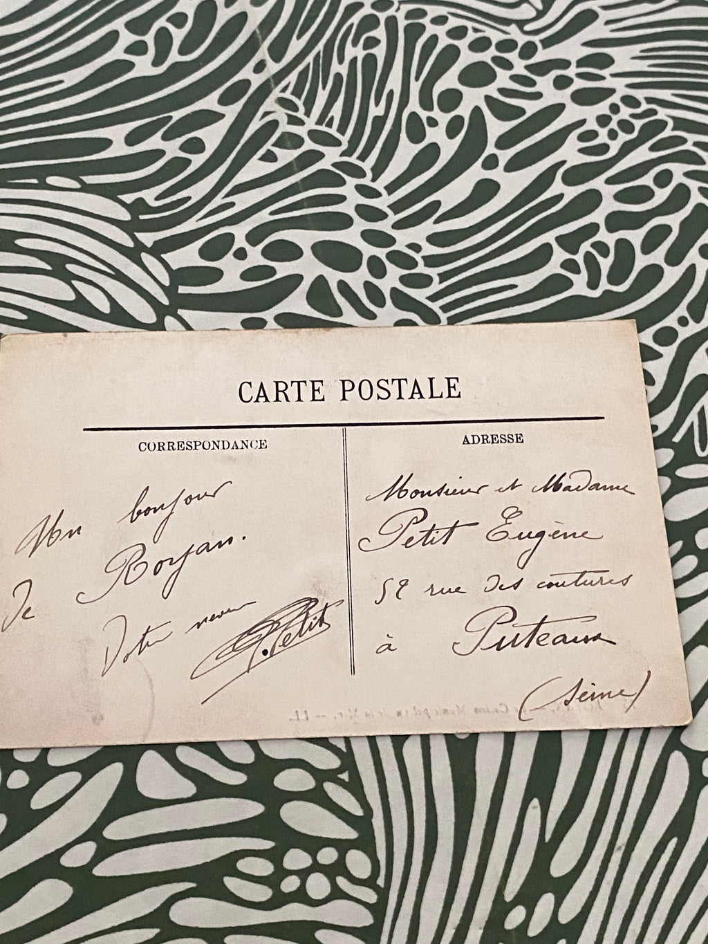 Carte postale ancienne Royan. Le casino municipal vu sur la mer