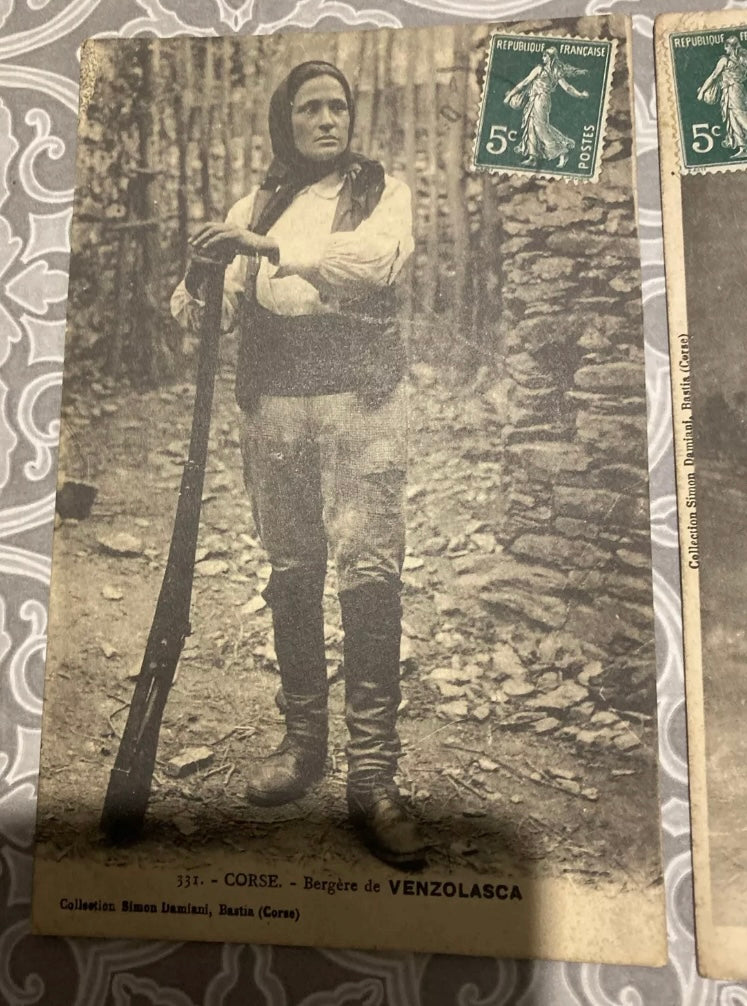 Cartes postales anciennes femmes corses Lot de 2. Début 1900