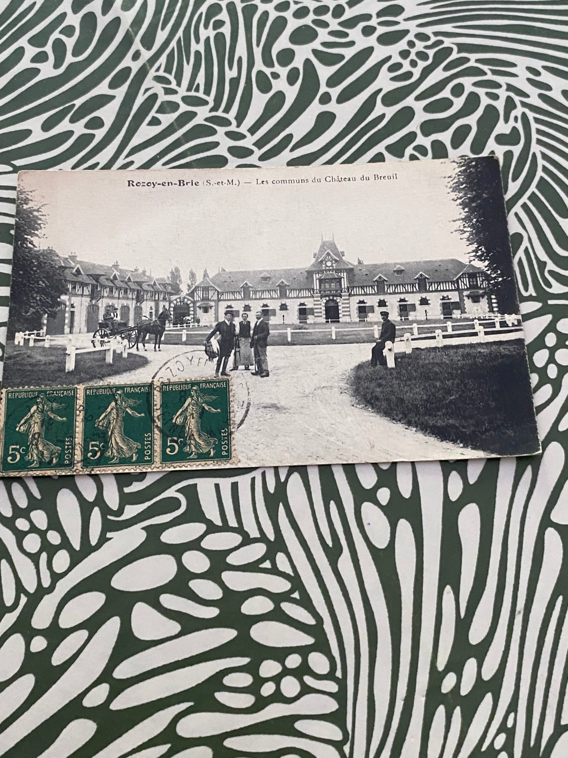 Carte postale ancienne. Rozoy-en-brie. Les communs du château du Breuil