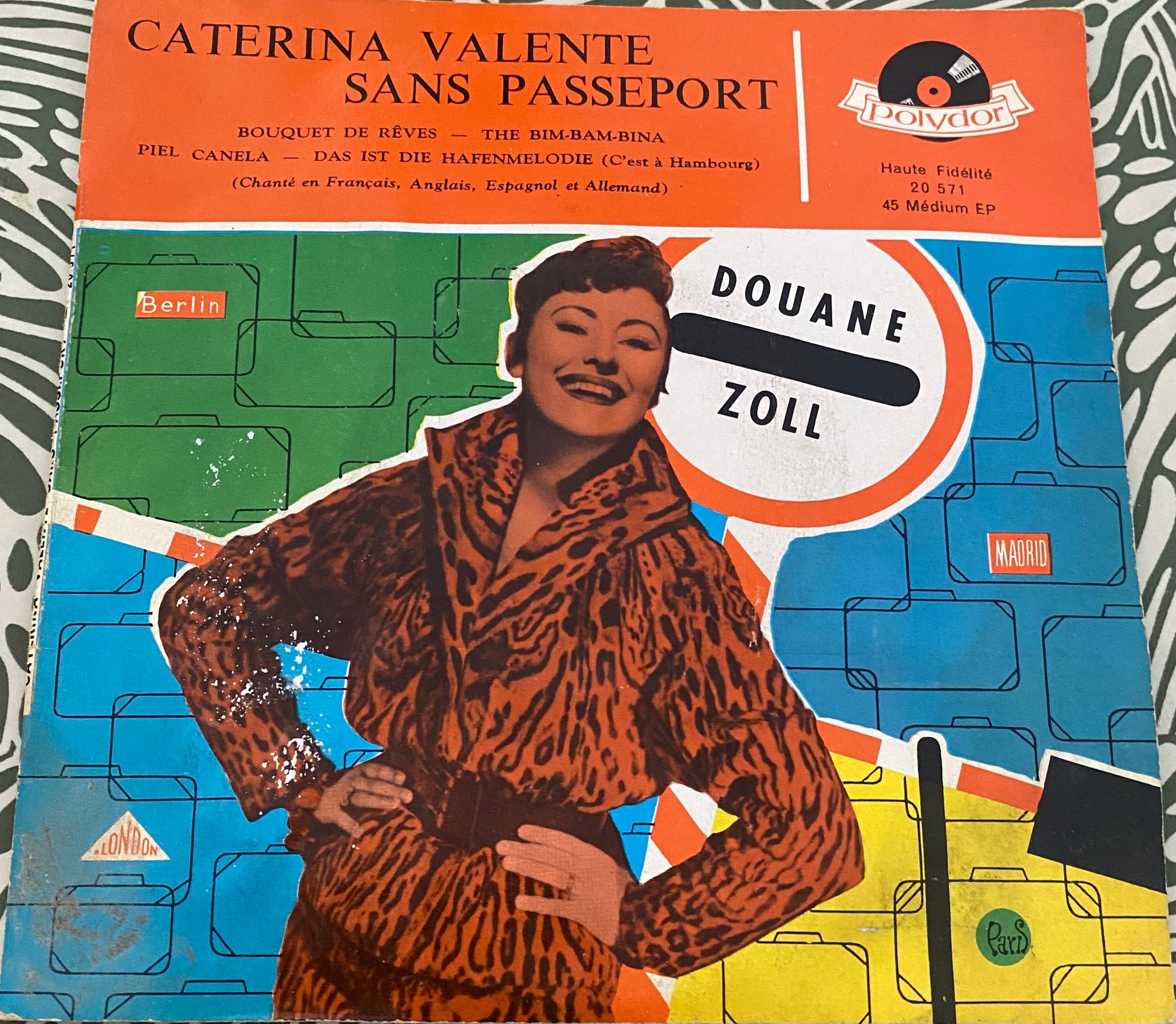 Disque vinyle 45 tours Caterina Valente. Sans passeport